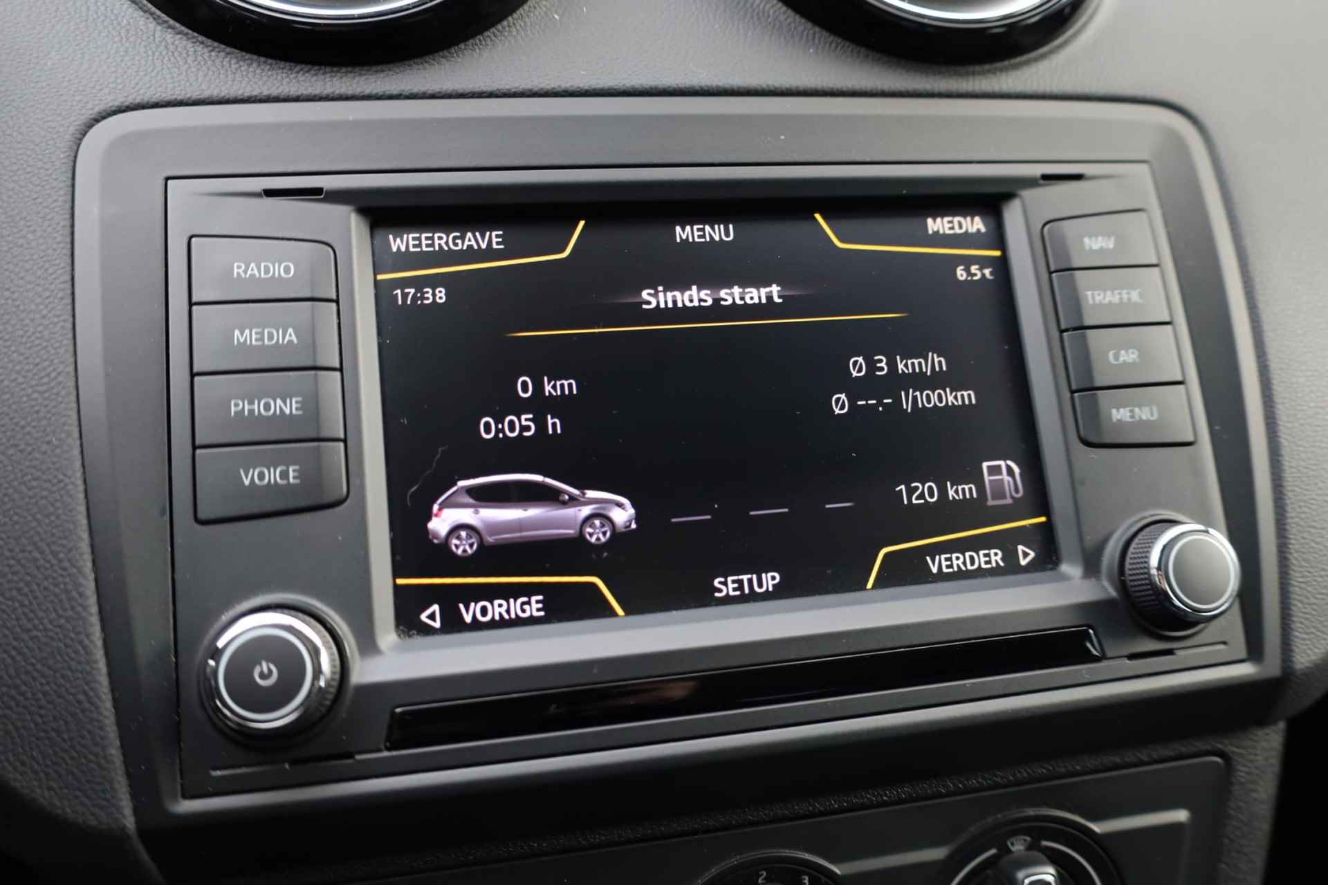 SEAT Ibiza 1.0 EcoTSI Style Connect 95PK / 70kW, 16" LMV zwart, navigatie, cruise control, parkeersensoren, multifunctioneel lederen stuurwiel, licht sensor, zwarte spiegelkappen + zwarte accenten, spiegels elektrisch inklapbaar - 27/38