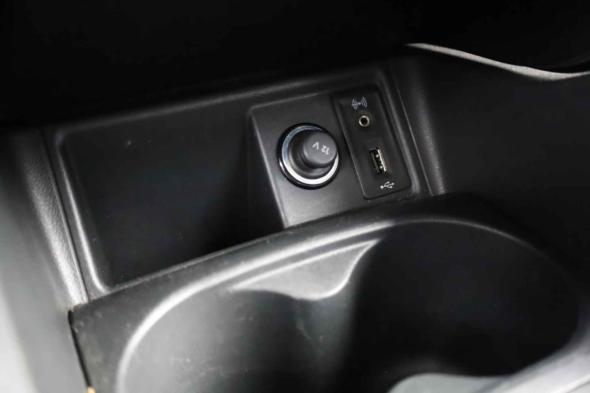 SEAT Ibiza 1.0 EcoTSI Style Connect 95PK / 70kW, 16" LMV zwart, navigatie, cruise control, parkeersensoren, multifunctioneel lederen stuurwiel, licht sensor, zwarte spiegelkappen + zwarte accenten, spiegels elektrisch inklapbaar - 32/38
