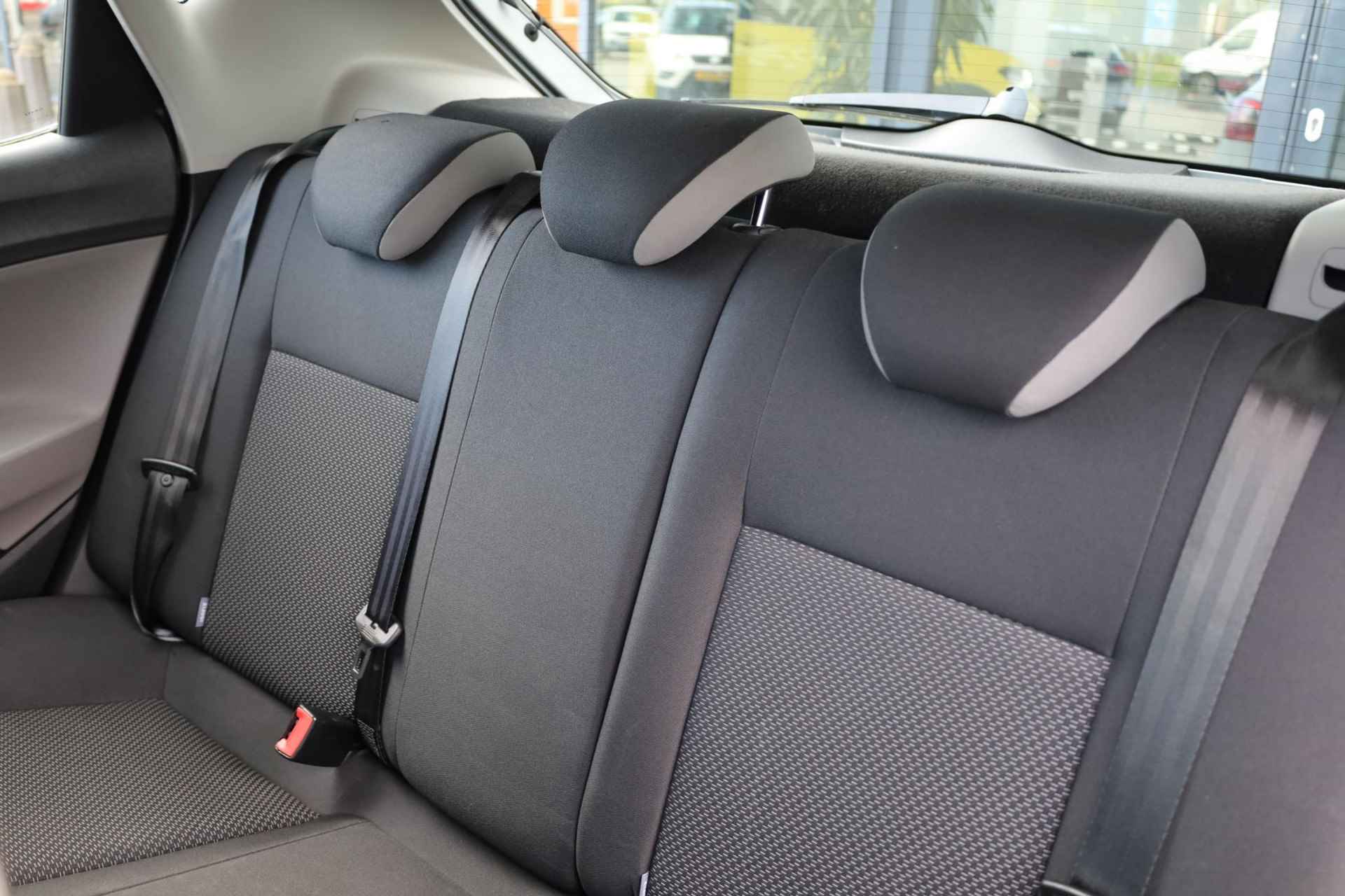 SEAT Ibiza 1.0 EcoTSI Style Connect 95PK / 70kW, 16" LMV zwart, navigatie, cruise control, parkeersensoren, multifunctioneel lederen stuurwiel, licht sensor, zwarte spiegelkappen + zwarte accenten, spiegels elektrisch inklapbaar - 36/38