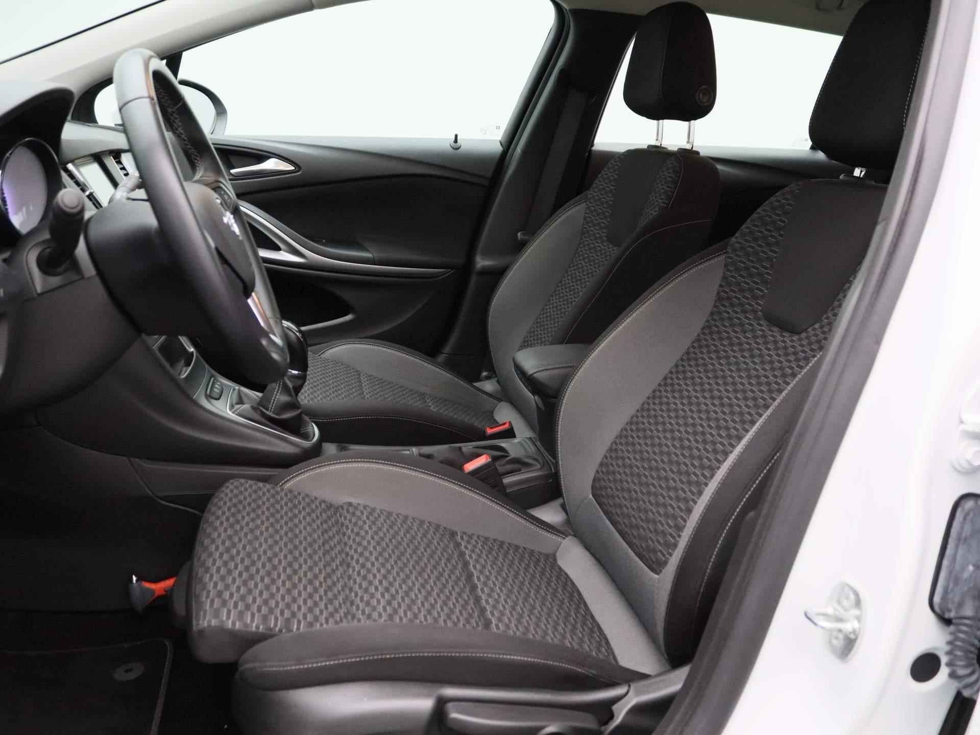 Opel Astra Sports Tourer 1.2 Edition | Navigatie | Climate control | Parkeer sensoren | LMV | Camera | - 12/35