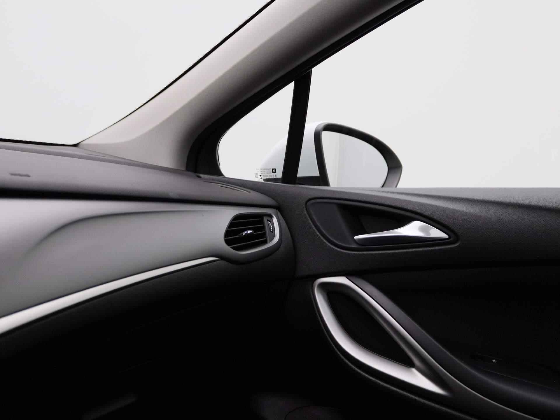 Opel Astra Sports Tourer 1.2 Edition | Navigatie | Climate control | Parkeer sensoren | LMV | Camera | - 26/35