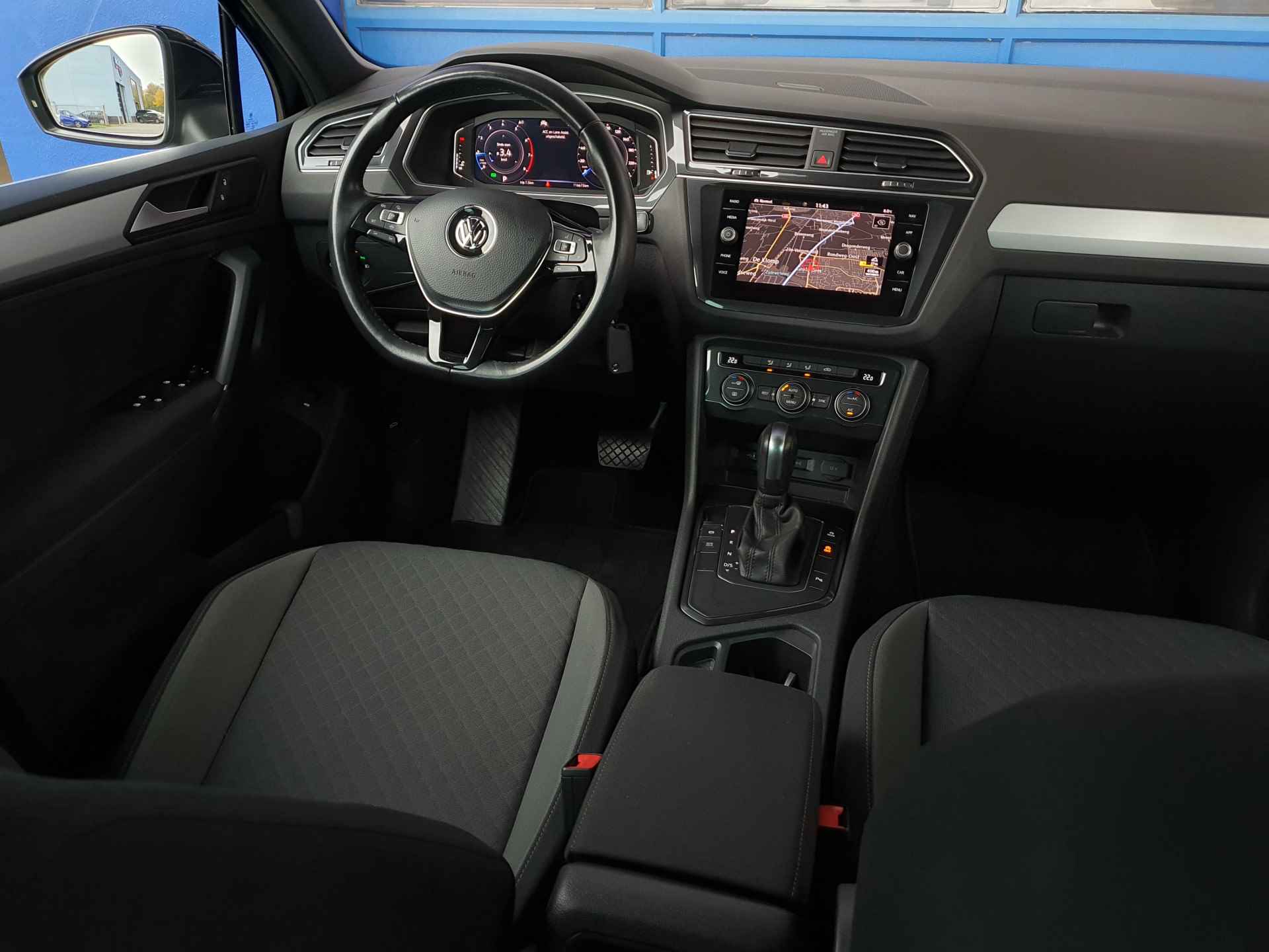 Volkswagen Tiguan 1.5 TSI DSG 150PK R-line | Navi | 19 inch | Virtual Cockpit Adapt. Cruise | El.Klep - 28/35