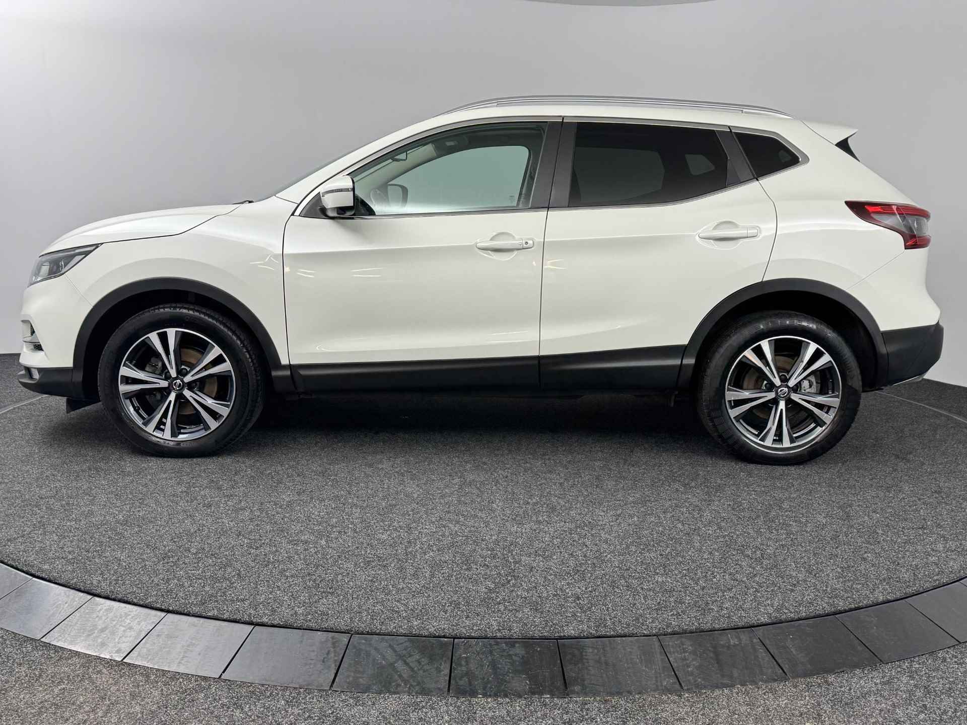 Nissan Qashqai 1.2 DIG-T 115 X-Tronic N-Connecta | Trekhaak | Panoramadak | 360º Camera | Keyless | Navigatie - 14/44