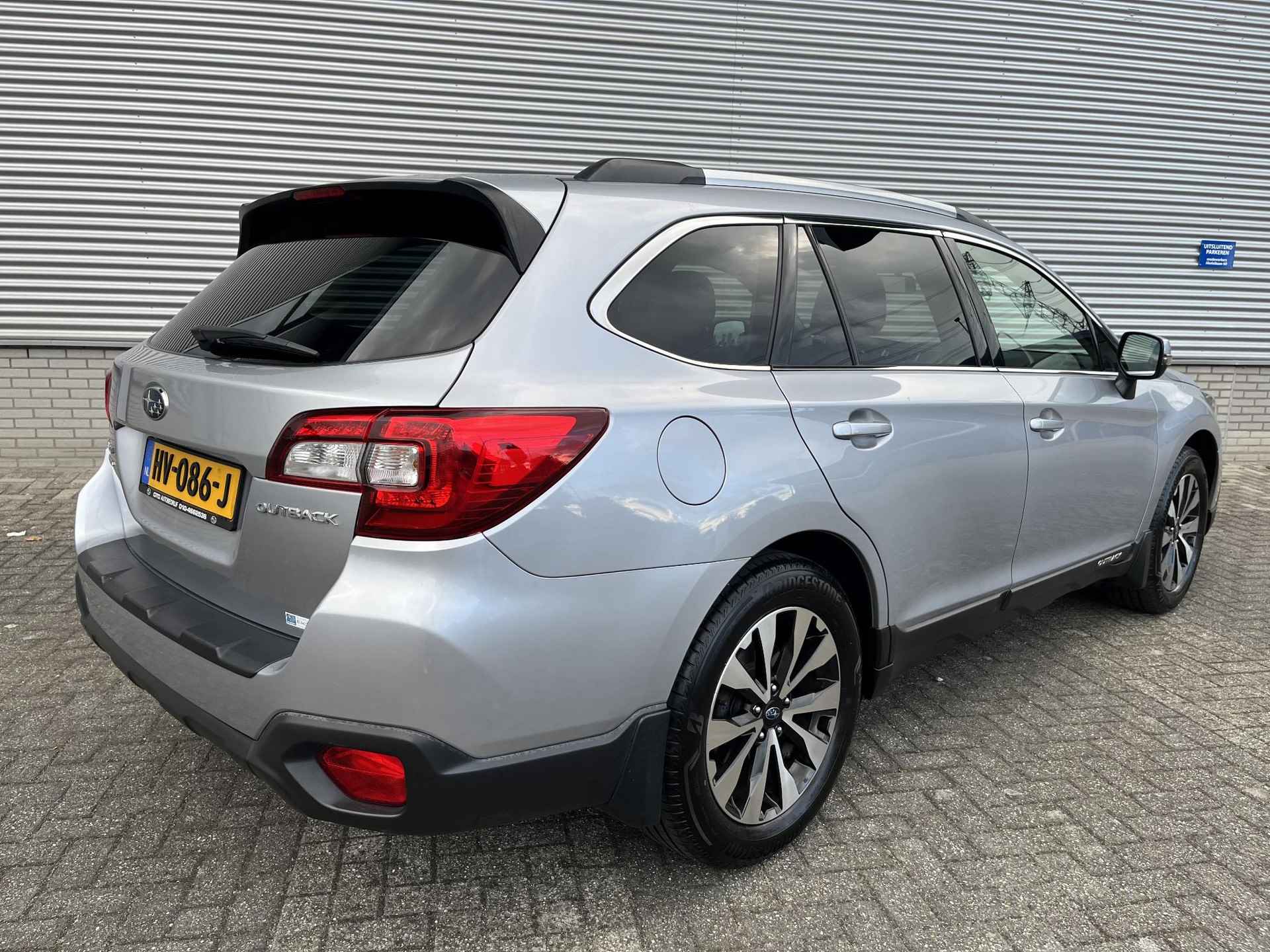 Subaru Outback 2.5i Premium CVT Automaat | Navi | Leder interieur | Open dak | Trekhaak | Dealer onderhouden!! - 4/30