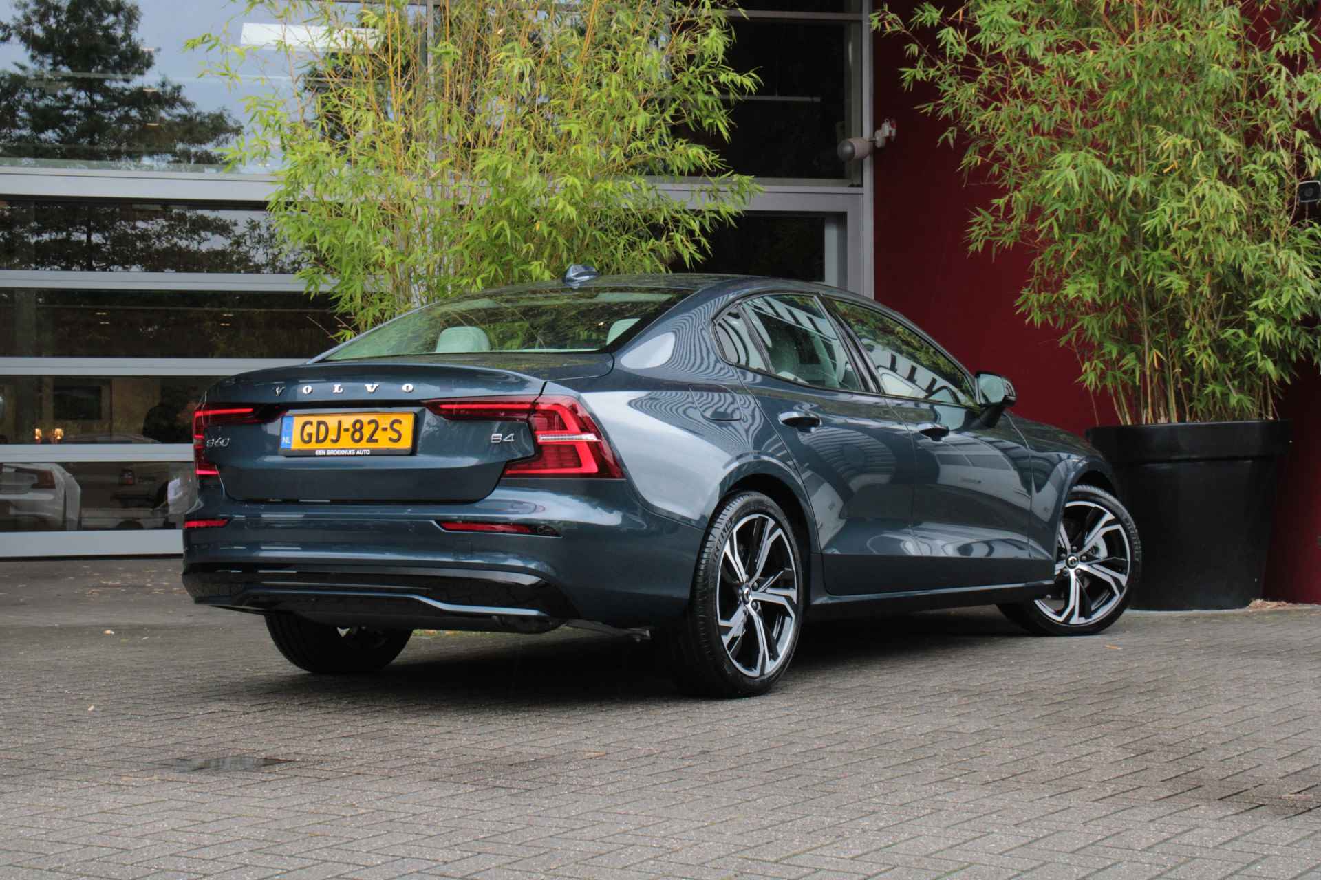 Volvo S60 B4 Plus Dark | Memory Seats | Camera | Adaptive Cruise | Stuur/stoelverwarming | Keyless - 3/16