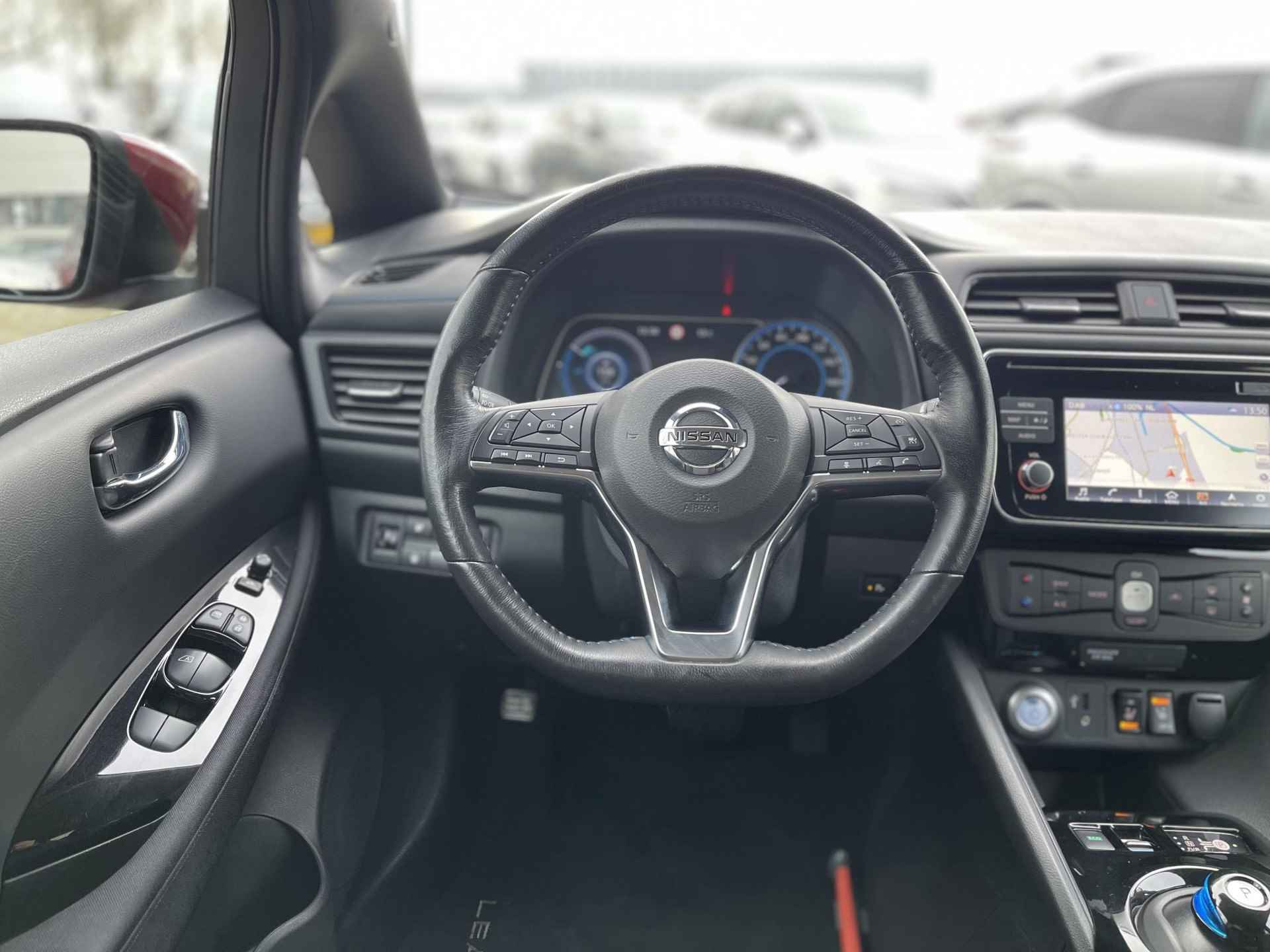 Nissan LEAF N-Connecta 40 kWh *€2.000 SUBSIDIE MOGELIJK!* | Adapt. Cruise Control | Navigatie | 360° Camera | Stuur- + Stoelverwarming | Apple Carplay/Android Auto | Rijklaarprijs! - 14/26