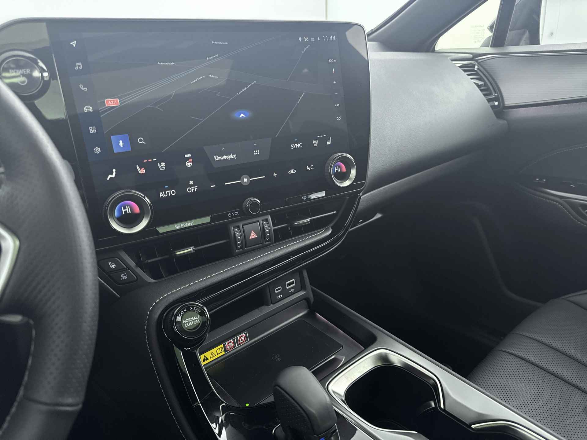 Lexus NX 450h+ AWD F Sport Line Limited | 360 Camera | Navigatie | Elektrisch glazen panorama-dak | Leder | Stoelverwarming/ventilatie | LM velgen | - 11/45