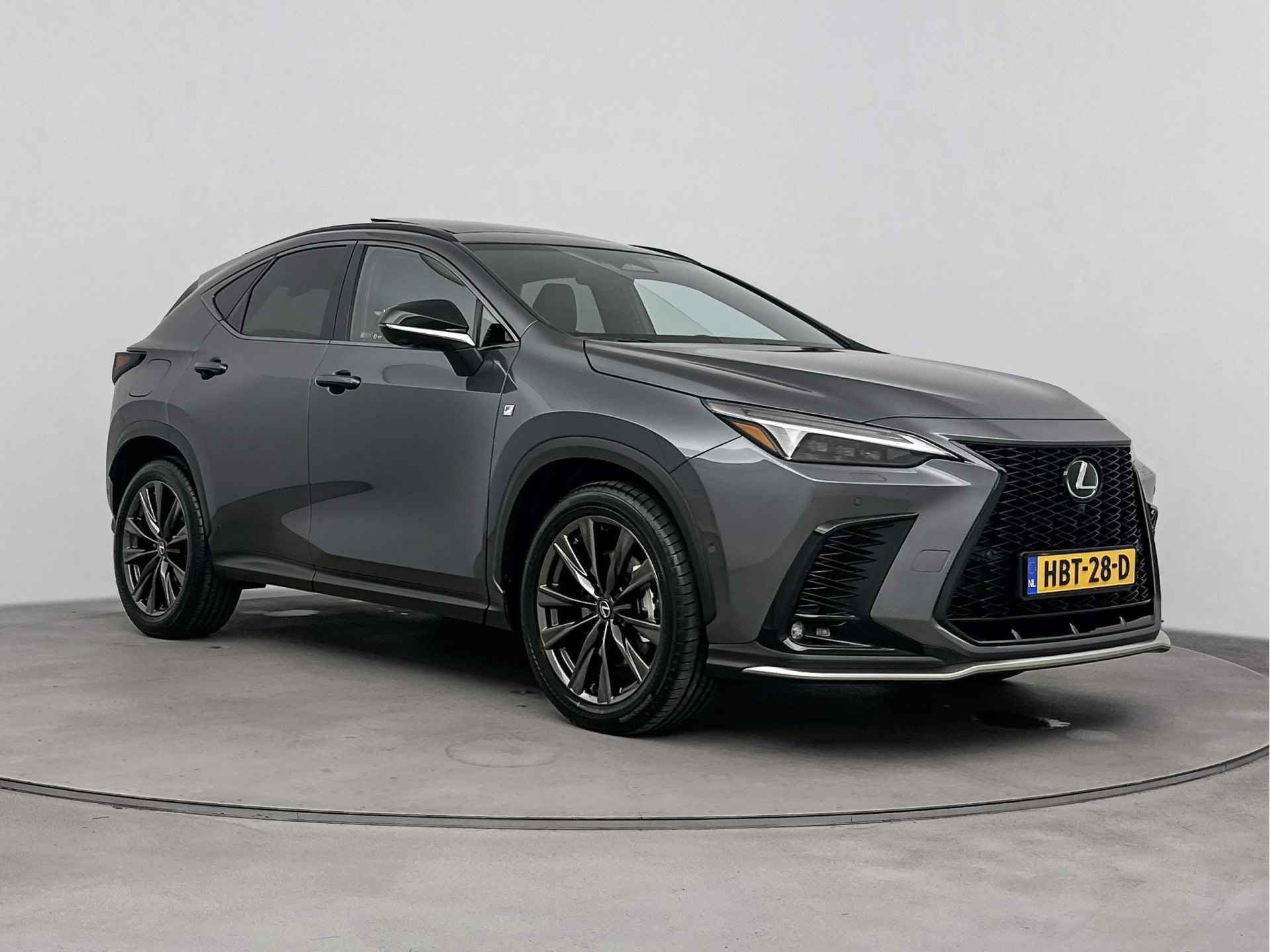 Lexus NX 450h+ AWD F Sport Line Limited | 360 Camera | Navigatie | Elektrisch glazen panorama-dak | Leder | Stoelverwarming/ventilatie | LM velgen | - 28/45