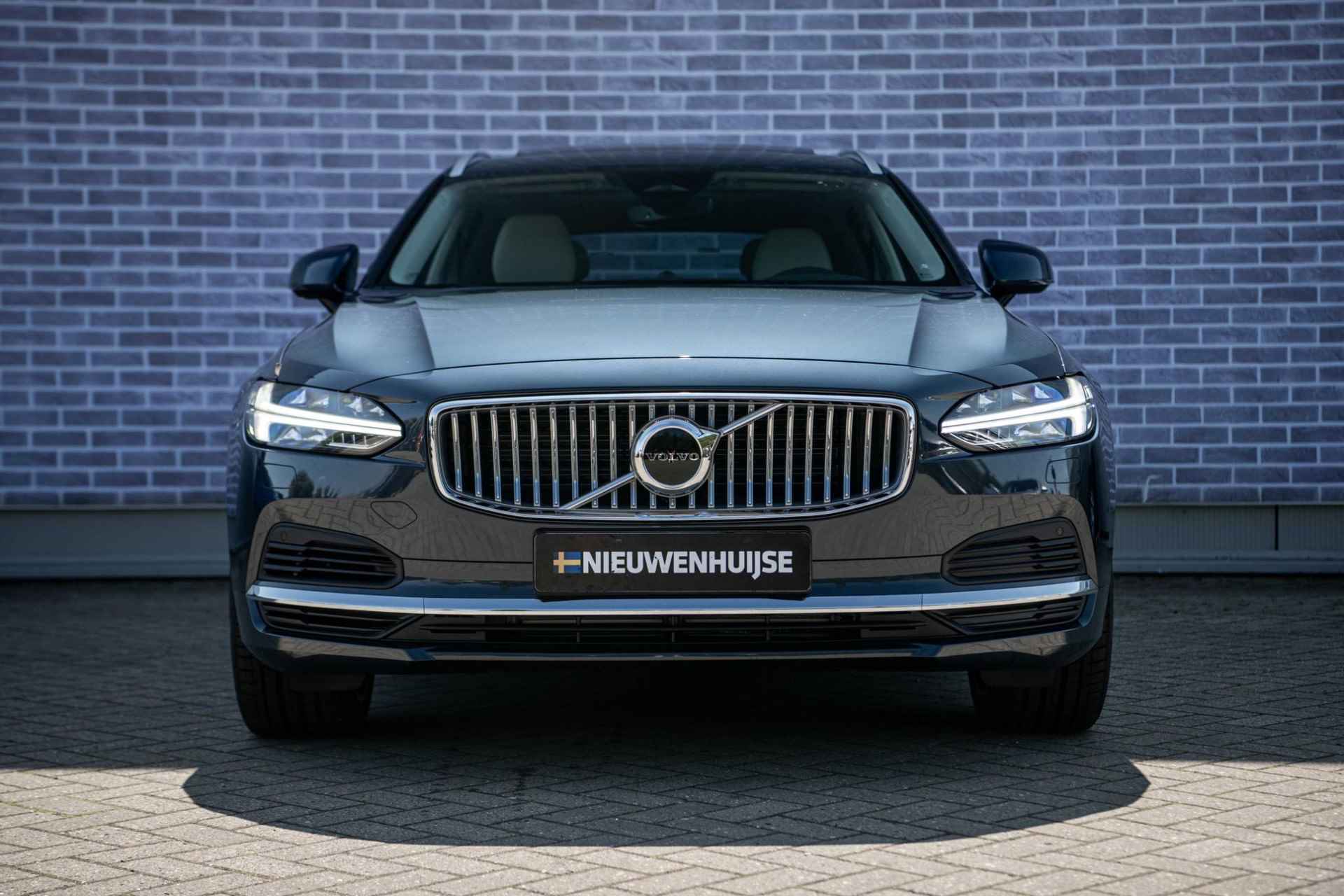 Volvo V90 2.0 T8 Recharge AWD Ultra Bright | Luchtvering | Bowers & Wilkins | 360 Camera | Stoelmassage + Ventilatie | Gelamineerd Glas | - 10/42