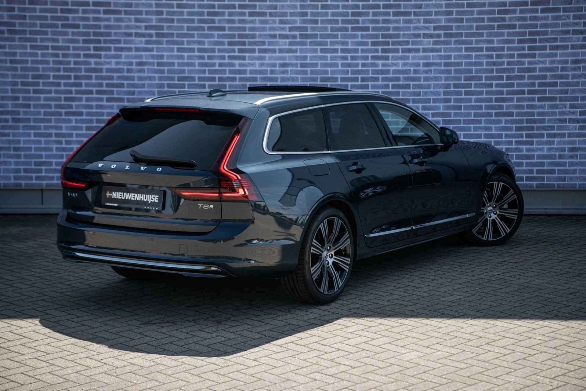 Volvo V90 2.0 T8 Recharge AWD Ultra Bright | Luchtvering | Bowers & Wilkins | 360 Camera | Stoelmassage + Ventilatie | Gelamineerd Glas | - 17/42