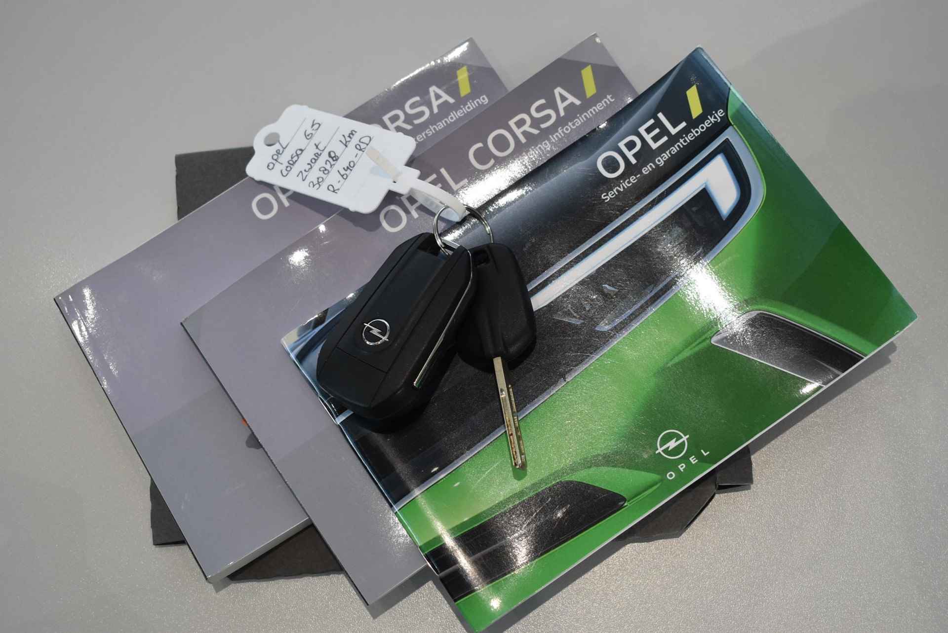 Opel Corsa 1.2 GS Line 100pk | Trekhaak | Navigatie | 16" Black gloss velgen - 37/42
