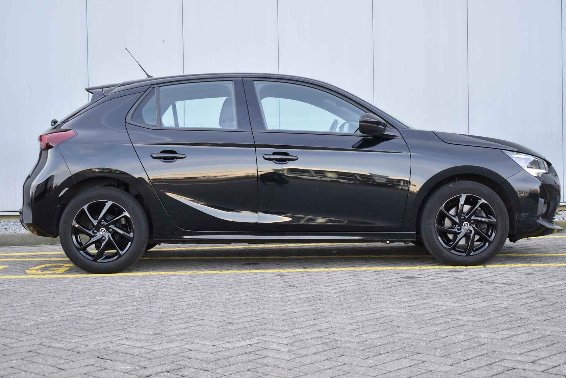 Opel Corsa 1.2 GS Line 100pk | Trekhaak | Navigatie | 16" Black gloss velgen - 41/42