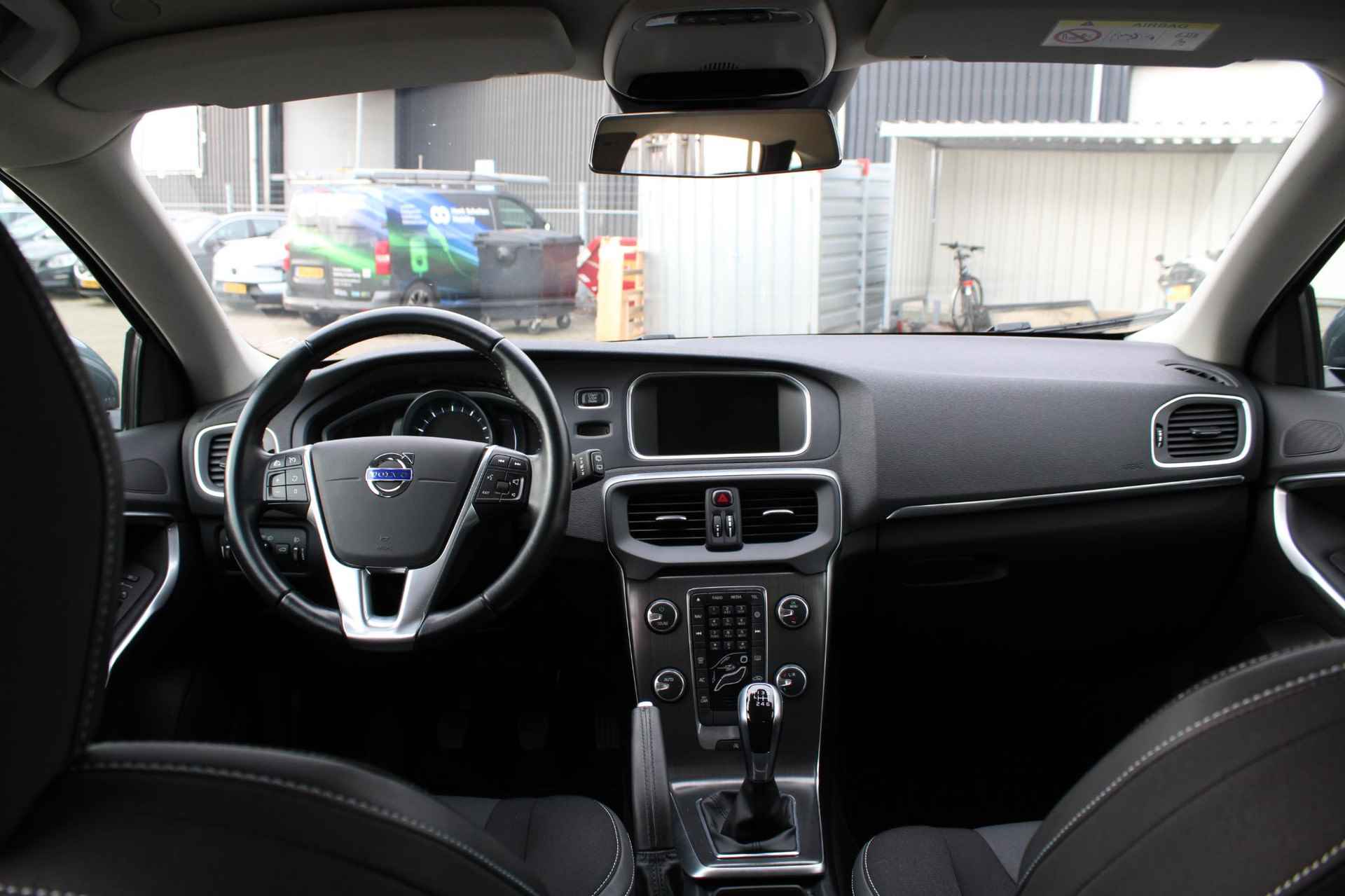 Volvo V40 T2 Momentum, |Navigatie| Bluetooth| Park Assist Achter| LED dagrijverlichting| Cruise Control\ Climate Control| Regensensor| 17" Lichtmetalen velgen|Noodreservewiel. - 8/28