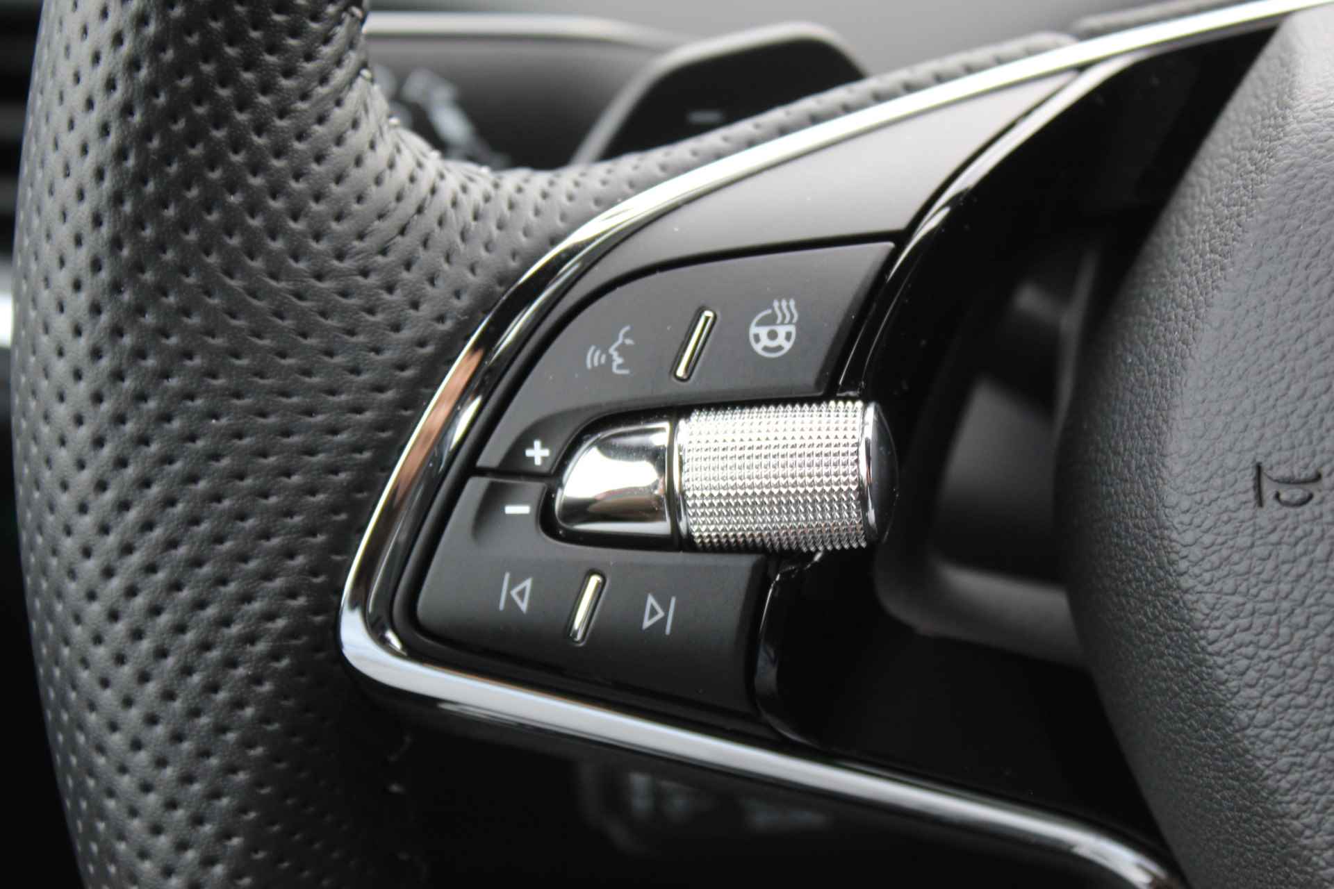 Škoda Enyaq iV 60 Sportline 58 kWh Elektrische achterklep | Adaptieve cruise control | Stoelverwarming - 18/30