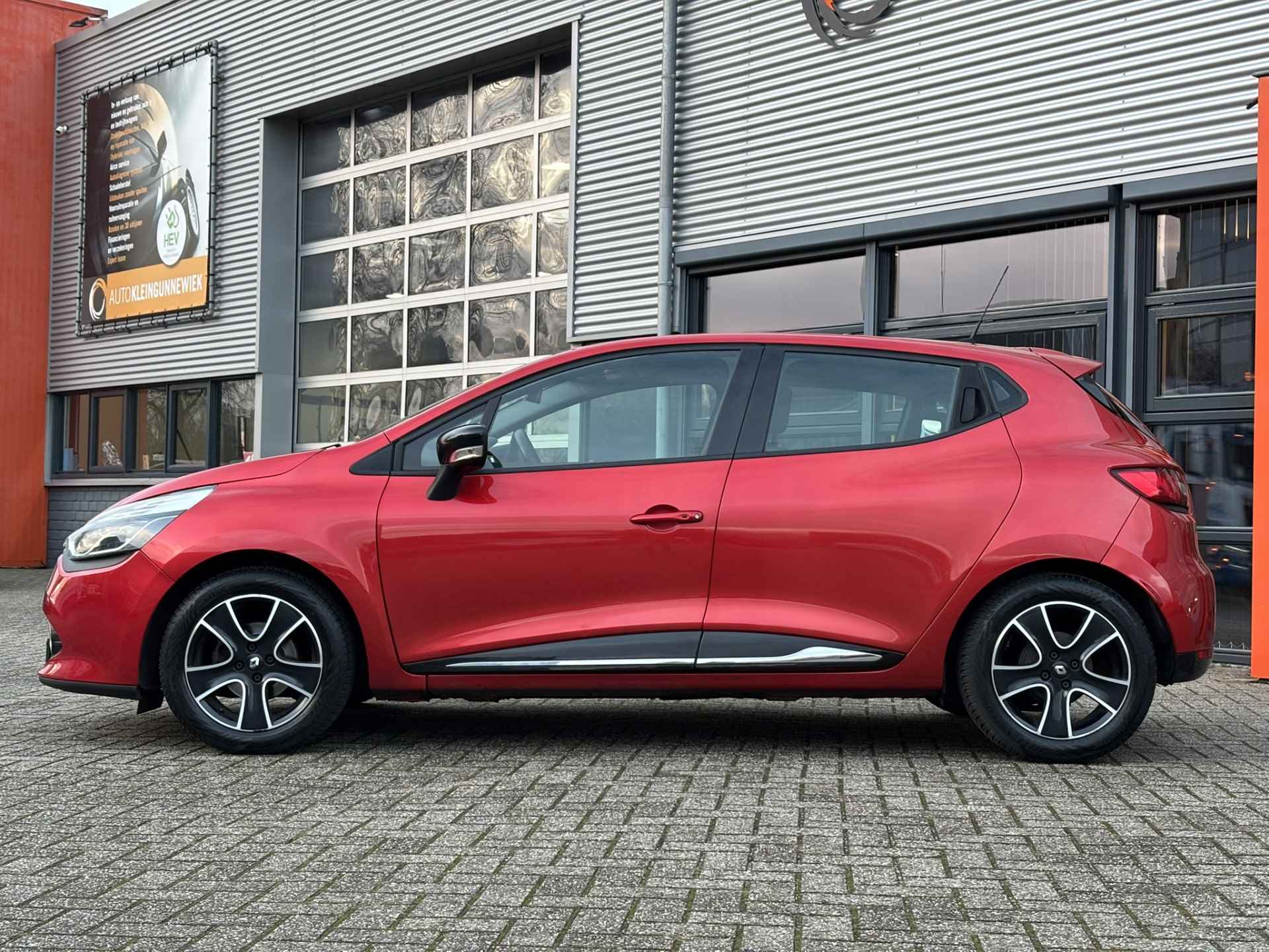 Renault Clio 0.9 TCe Dynamique / All Season Banden / Parkeersensoren Achter / Navi / - 19/34