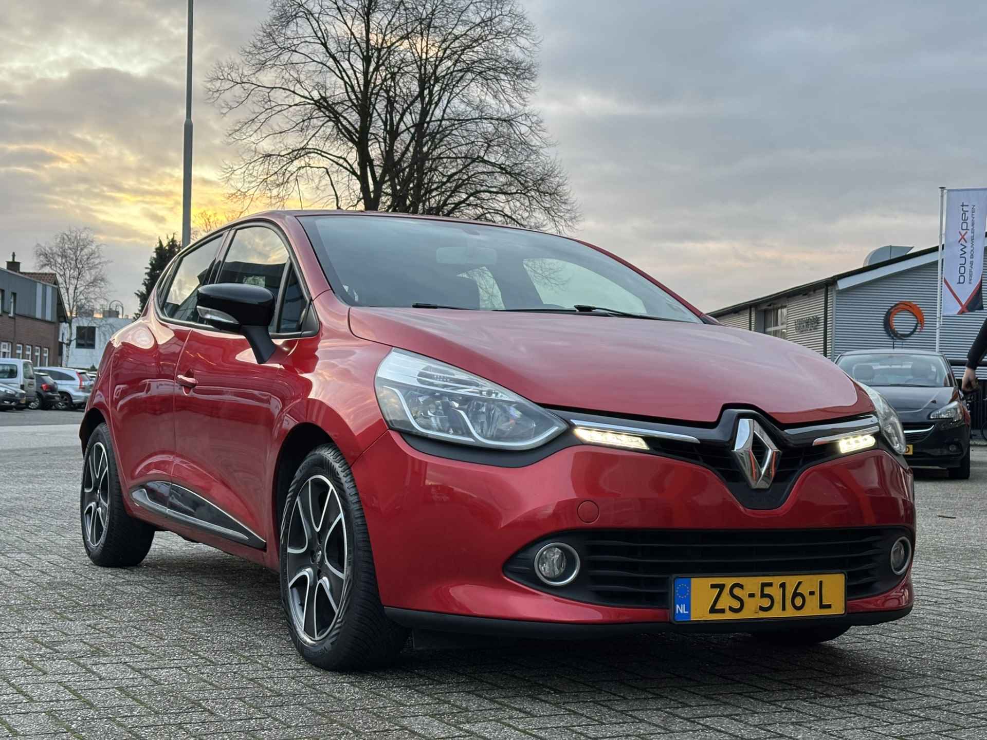 Renault Clio 0.9 TCe Dynamique / All Season Banden / Parkeersensoren Achter / Navi / - 23/34