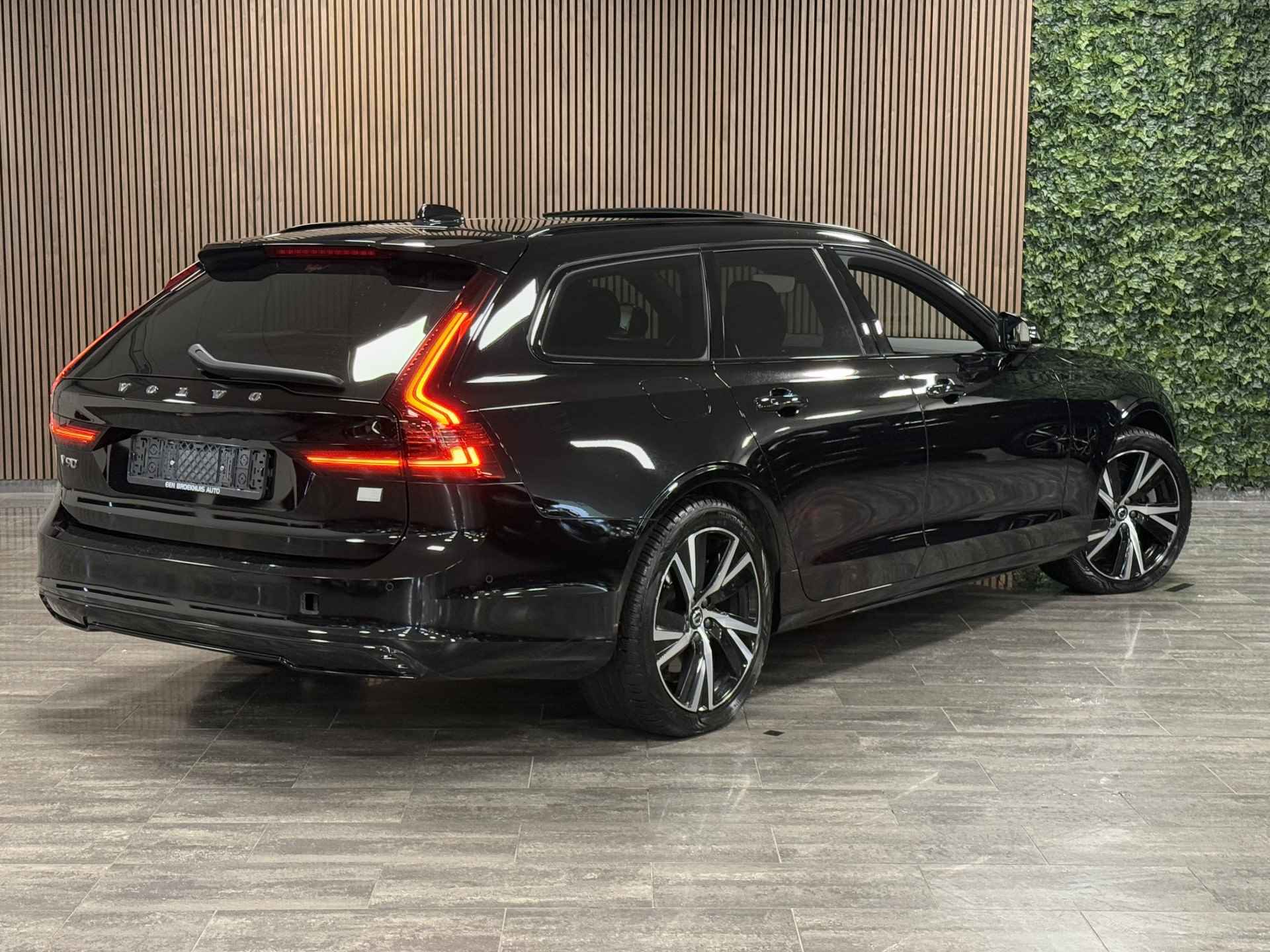 Volvo V90 V90 T6 AWD Recharge R-Design Long Range | Trekhaak | 360° Camera | All Season banden | Schuifdak | Harman Kardon | Adaptieve Cru - 2/45