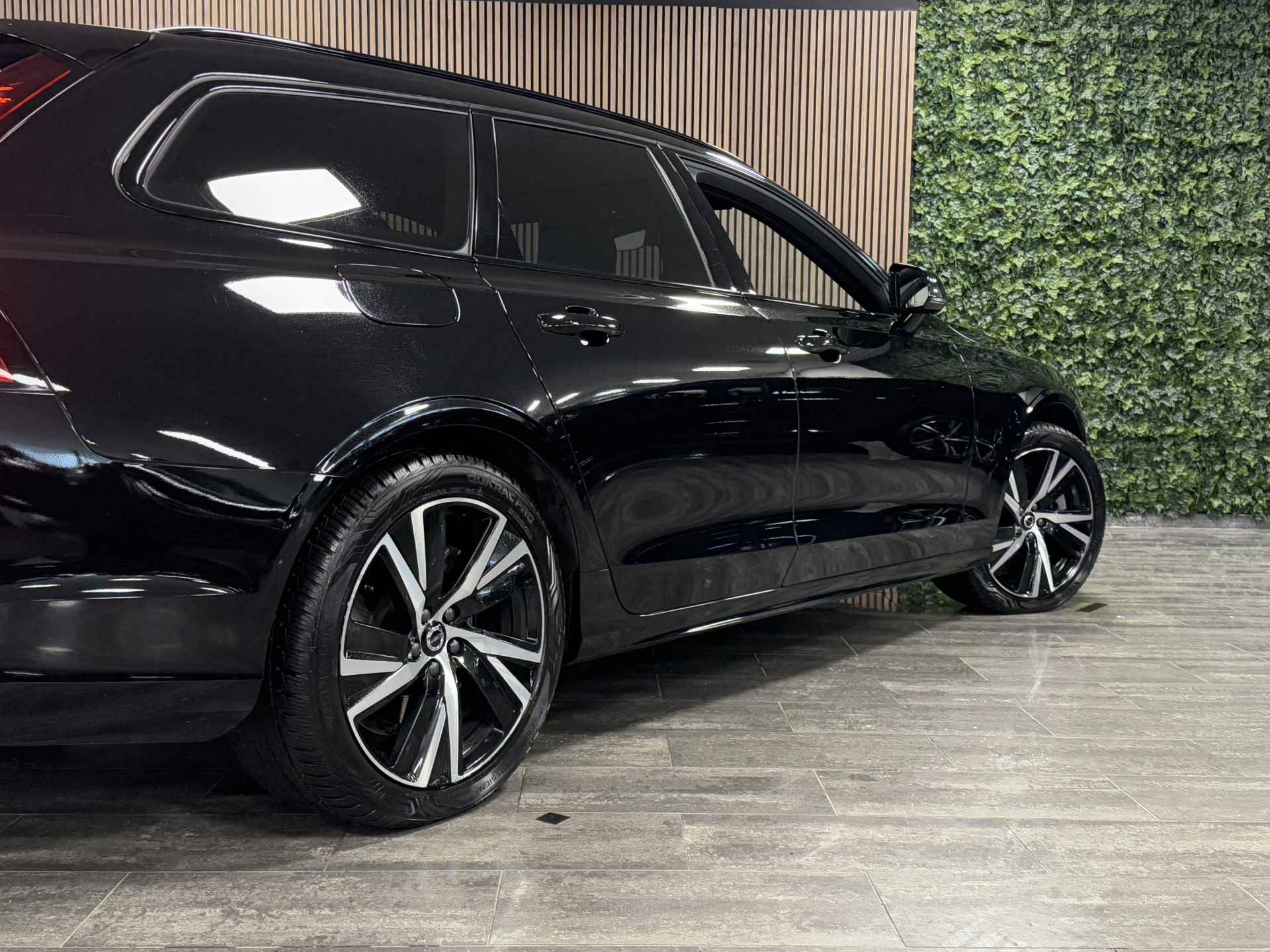 Volvo V90 V90 T6 AWD Recharge R-Design Long Range | Trekhaak | 360° Camera | All Season banden | Schuifdak | Harman Kardon | Adaptieve Cru - 3/45