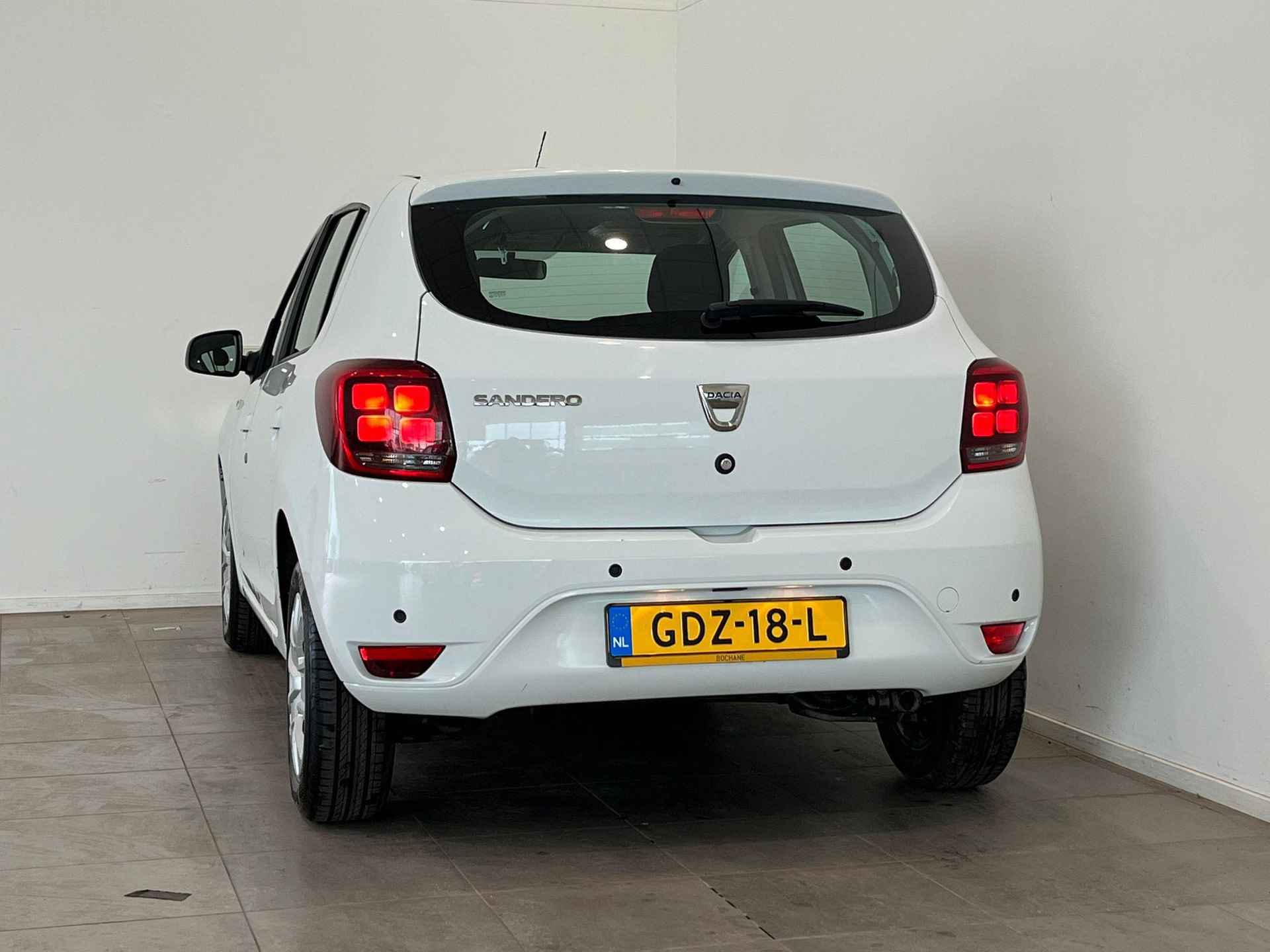 Dacia Sandero 1.0 TCe 100 Comfort | Navigatie | Airconditioning | Cruise Control | Parkeersensoren voor en achter - 3/28