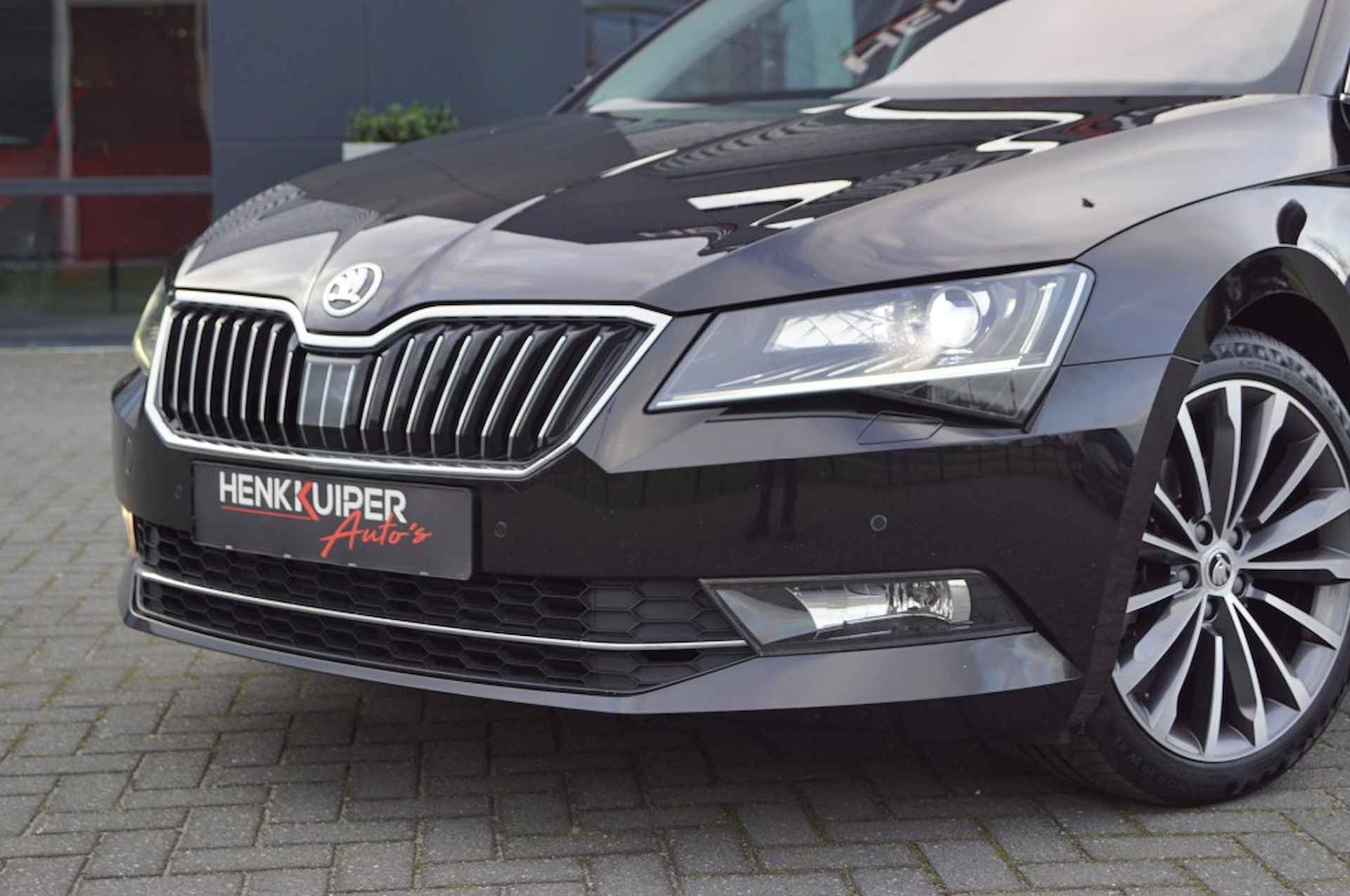 SKODA Superb 1.4 TSI DSG Style 150pk /Navi /Camera/Key-less /El. A-klep/Trekh - 25/43