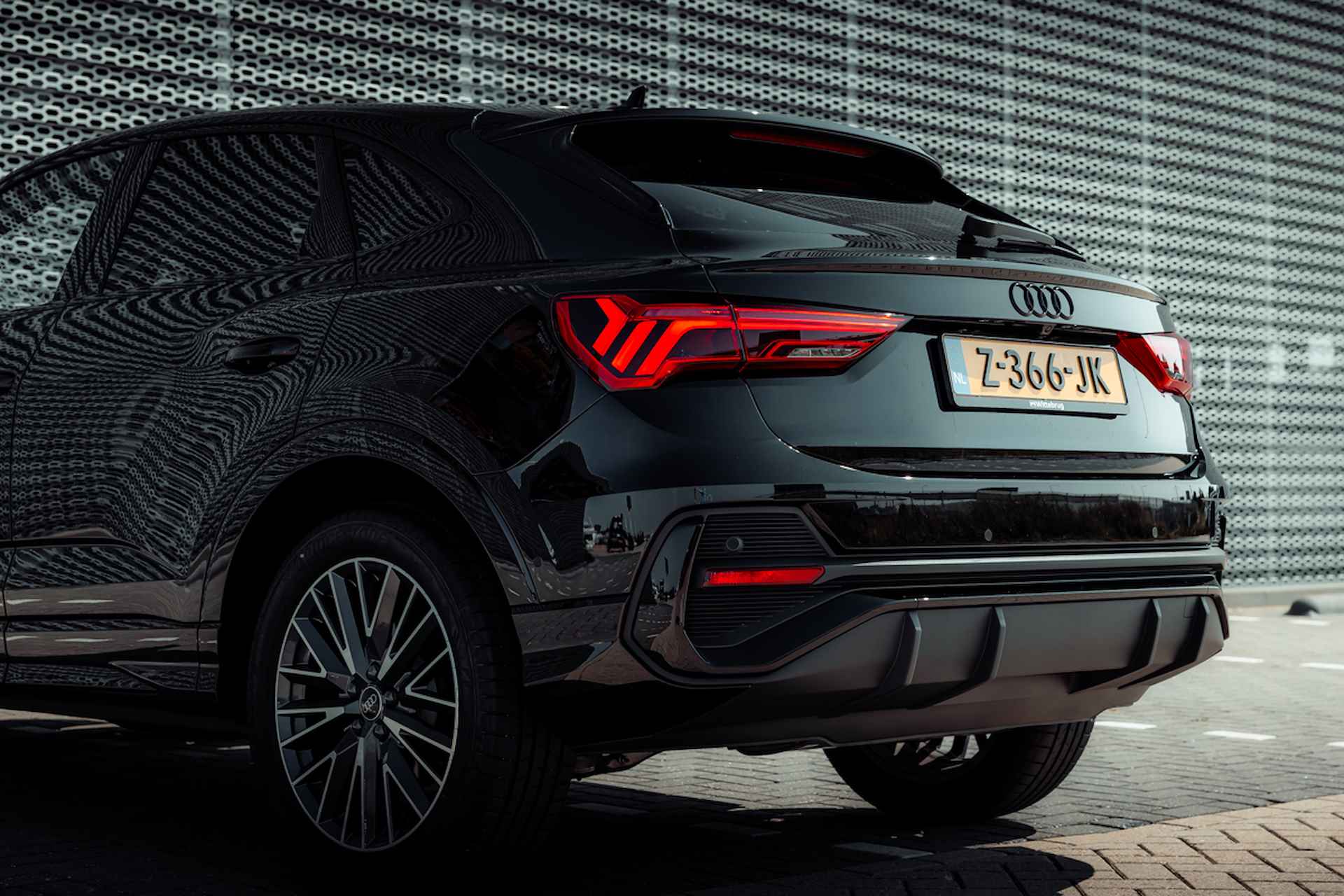 Audi Q3 Sportback 35 TFSI 150pk s-tronic S Edition Competition | SONOS sound | Optiek zwart plus | Stoelverwarming | Comfortsleutel | 19" LM velgen | Privacy glass - 14/33