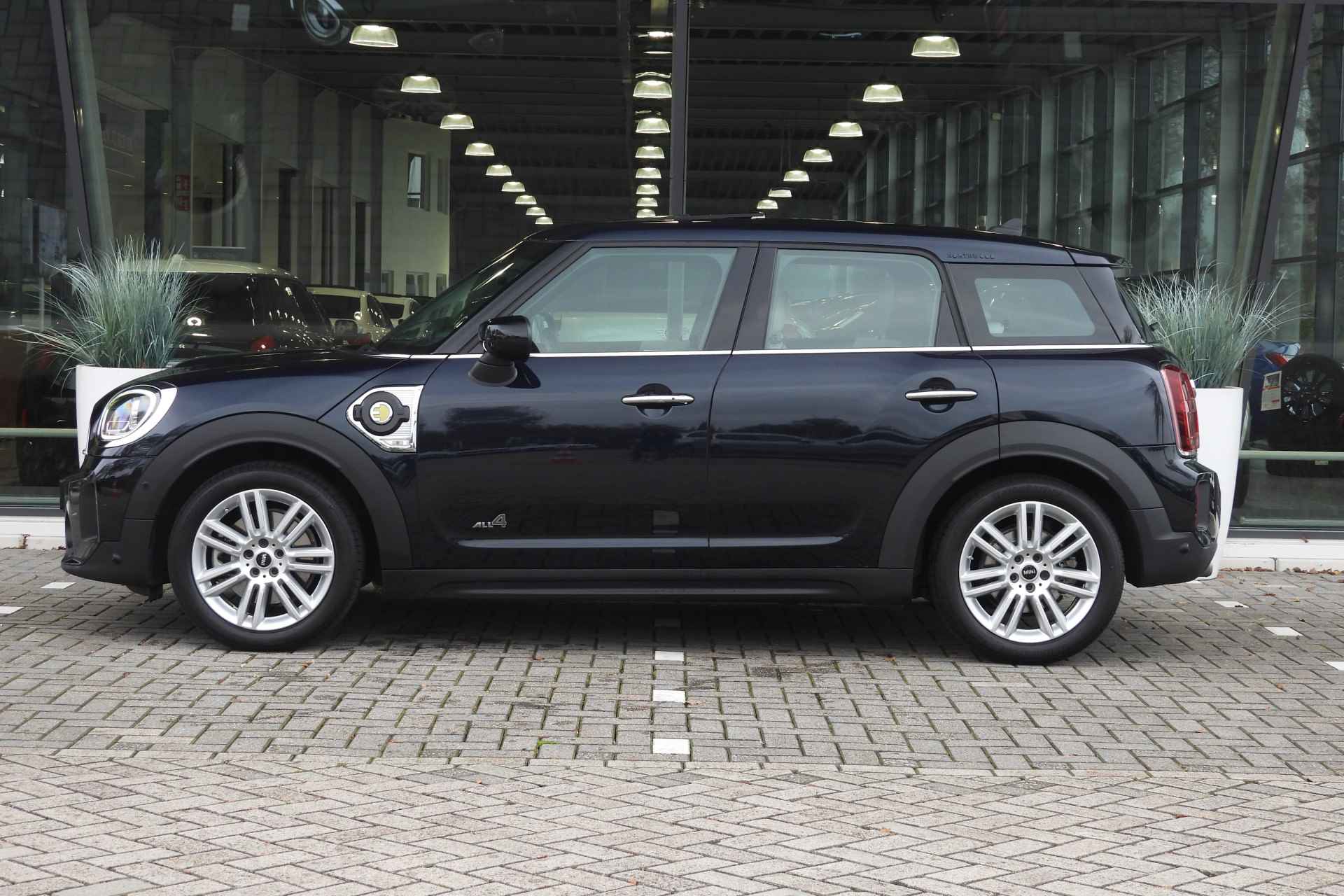 MINI Countryman Cooper SE ALL4 Automaat / Panoramadak / Achteruitrijcamera / LED / Apple CarPlay / Comfort Access / Head-Up / Park Assistant - 5/45