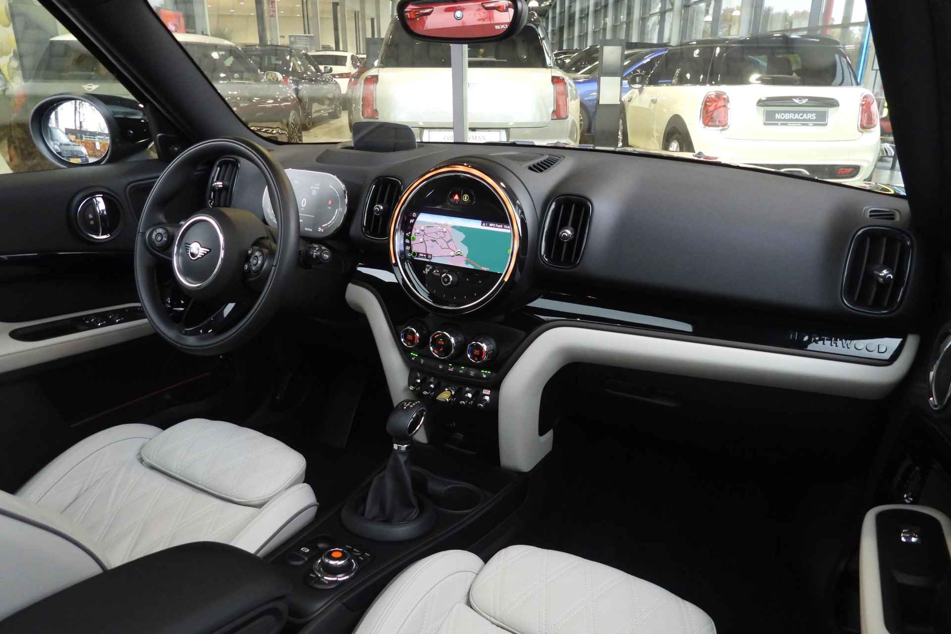 MINI Countryman Cooper SE ALL4 Automaat / Panoramadak / Achteruitrijcamera / LED / Apple CarPlay / Comfort Access / Head-Up / Park Assistant - 26/45