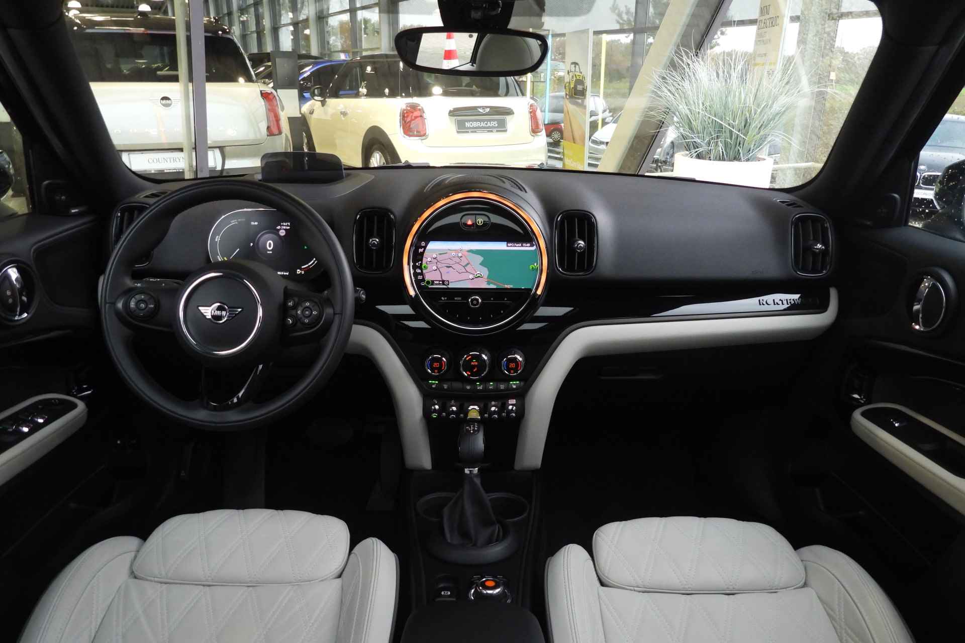 MINI Countryman Cooper SE ALL4 Automaat / Panoramadak / Achteruitrijcamera / LED / Apple CarPlay / Comfort Access / Head-Up / Park Assistant - 27/45