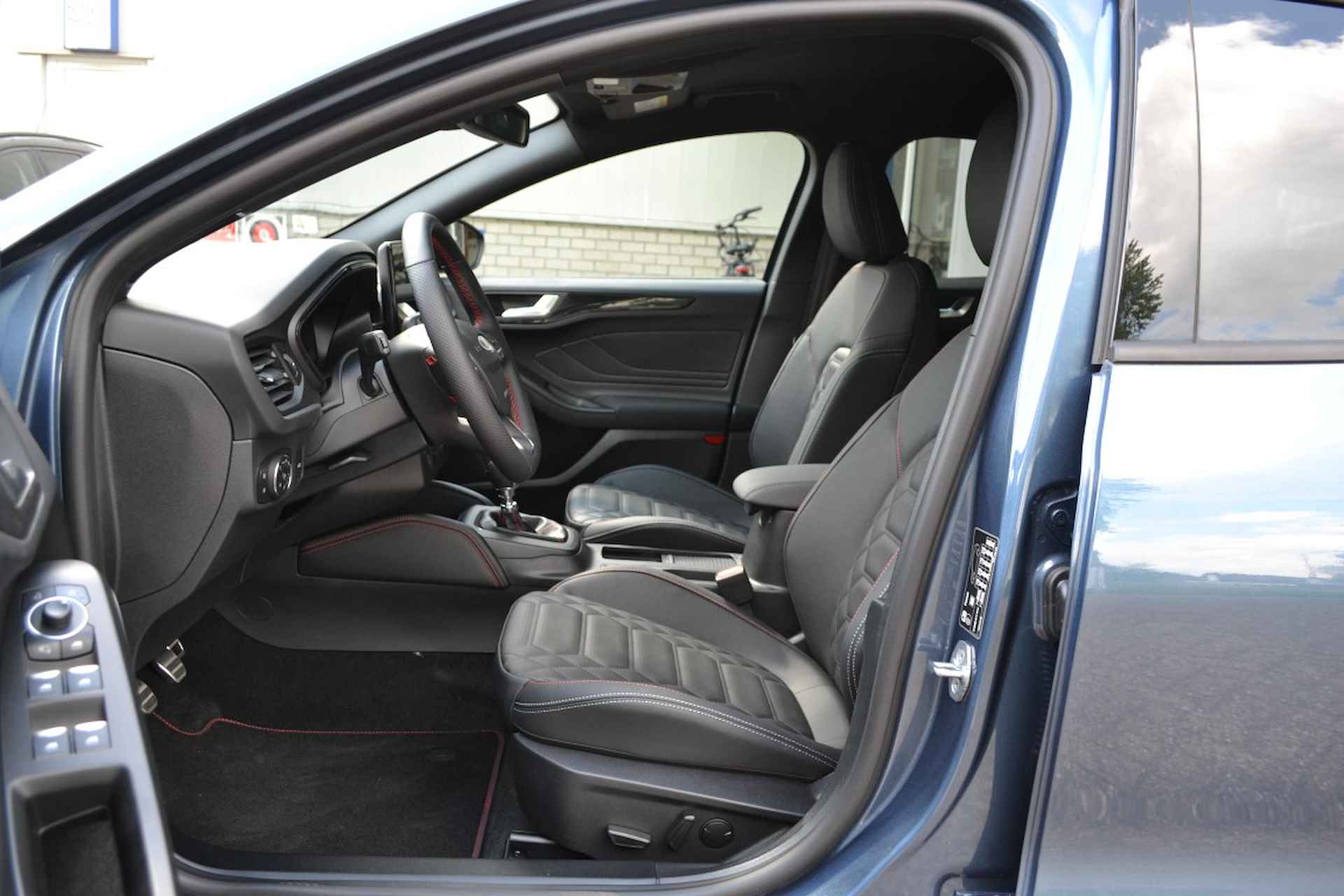 Ford Focus Wagon 1.0T 125pk MHEV ST-Line X | Voorraad Nieuw | Lederen interieur, zeer compleet - 11/37