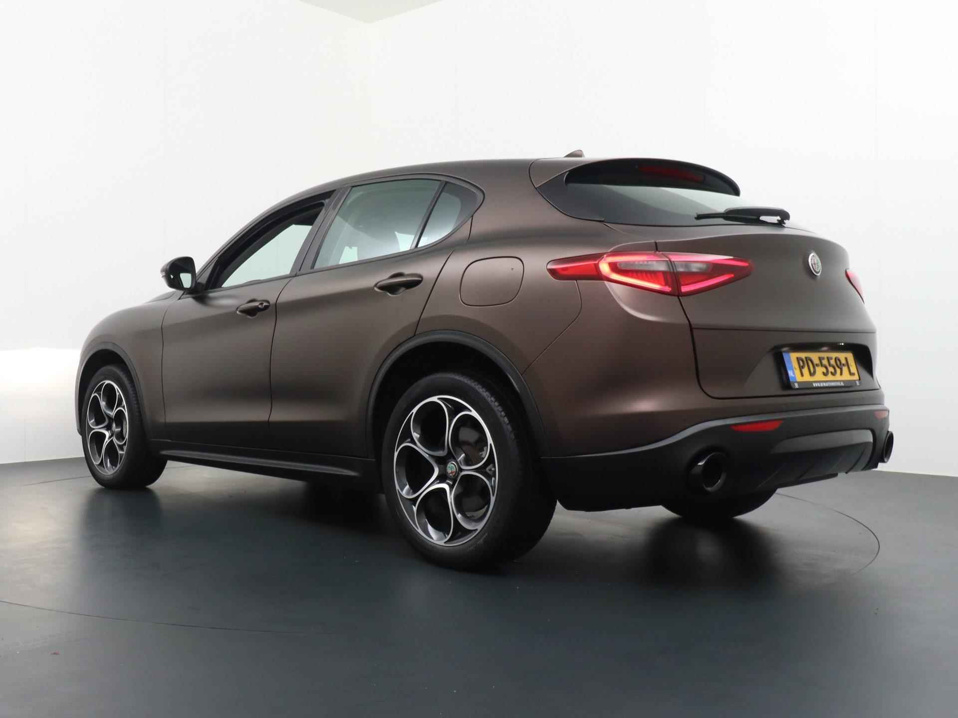 Alfa Romeo Stelvio 2.0 T AWD Super VAN: 31.900,- VOOR 28.770,- UW ZOMERVOORDEEL: 3.130,- ORG. NL. NAP | RIJKLAAR +12 MND. BOVAG - 7/49