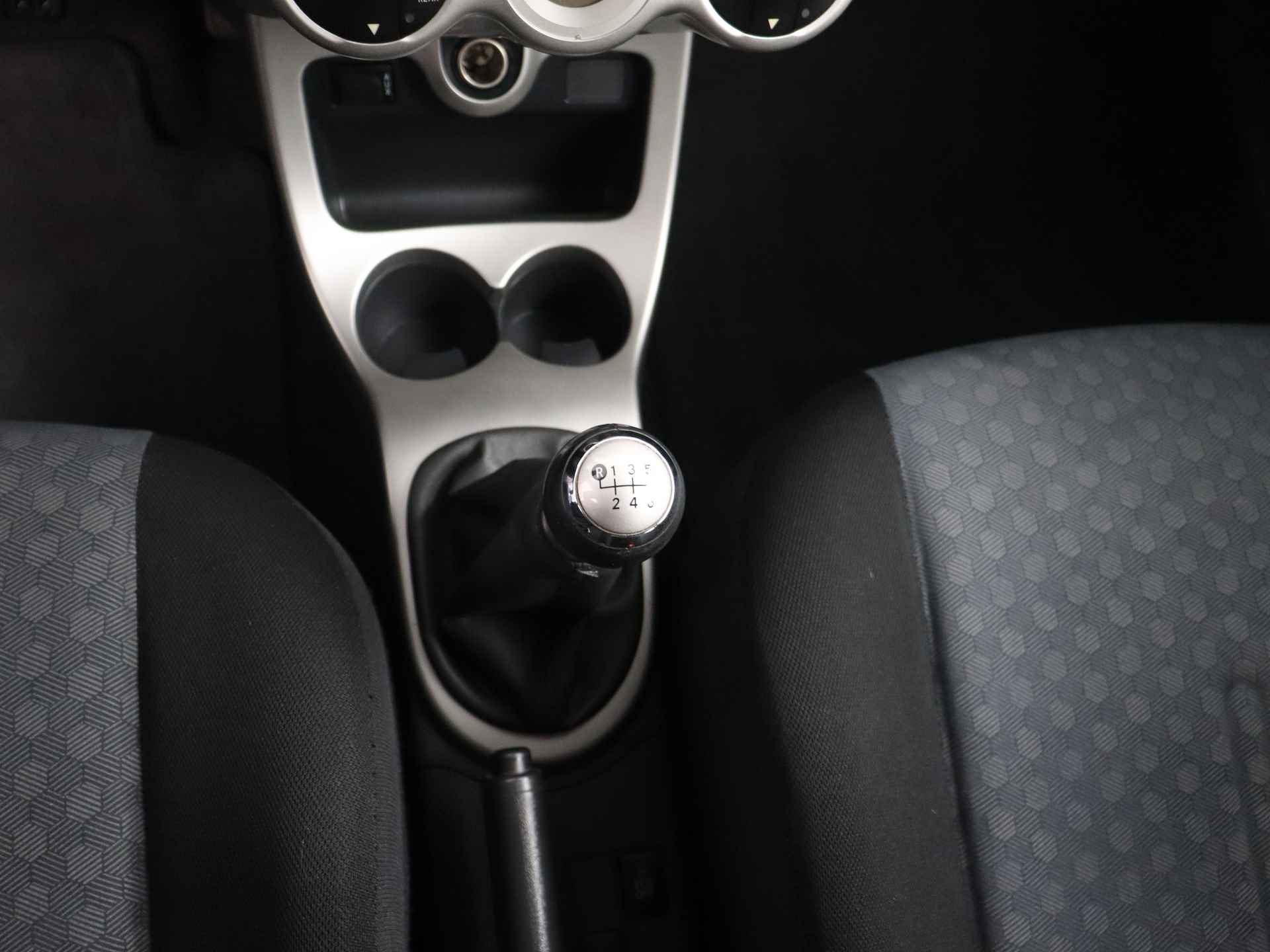 Toyota Urban Cruiser 1.3 VVT-i Dynamic | 6 Versnellingen | Bluetooth | Climate Control | - 10/38