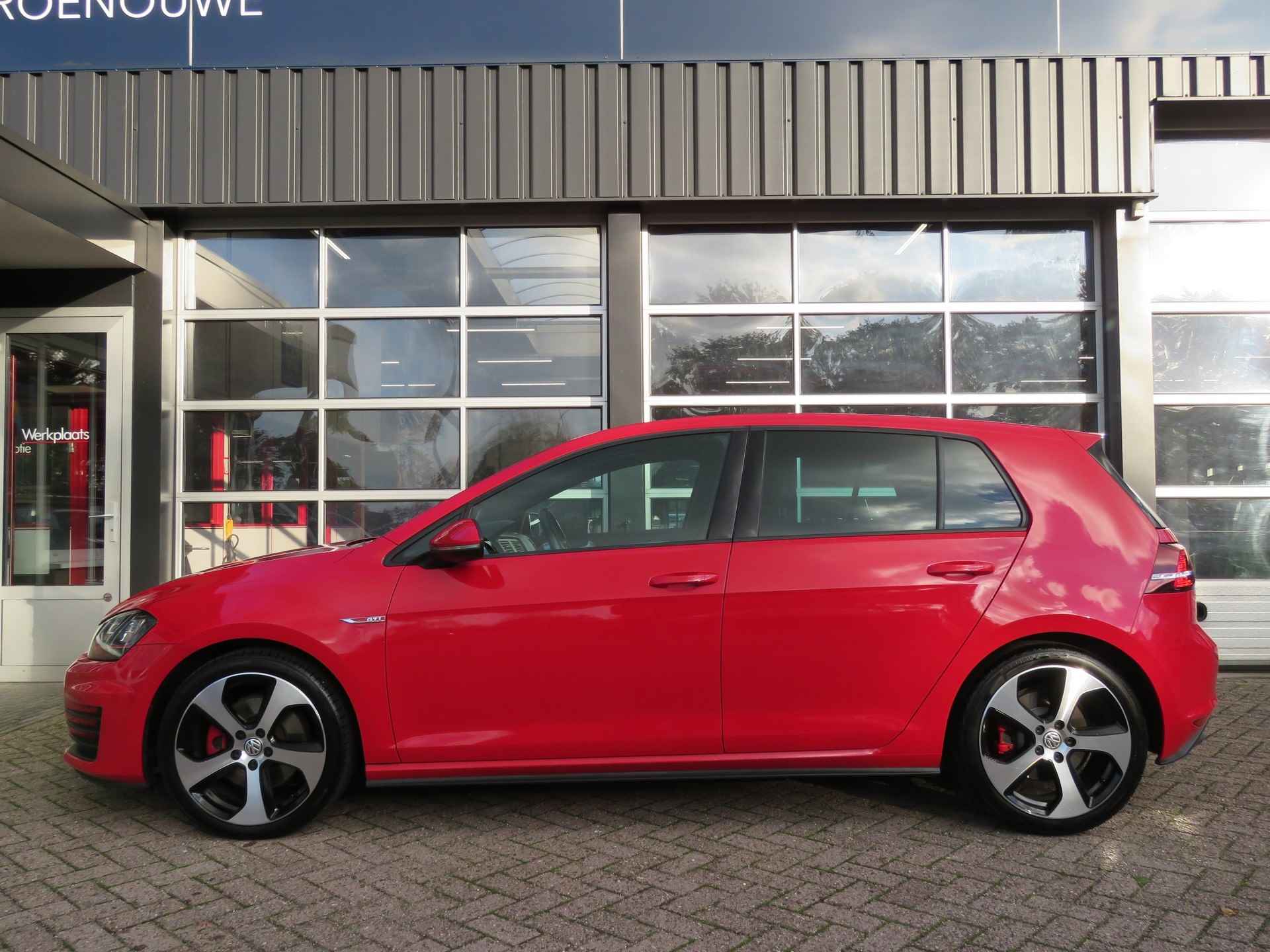 Volkswagen Golf 2.0 TSI GTI 220PK / 18Inch / Xenon / Stoelverw. / - 2/42