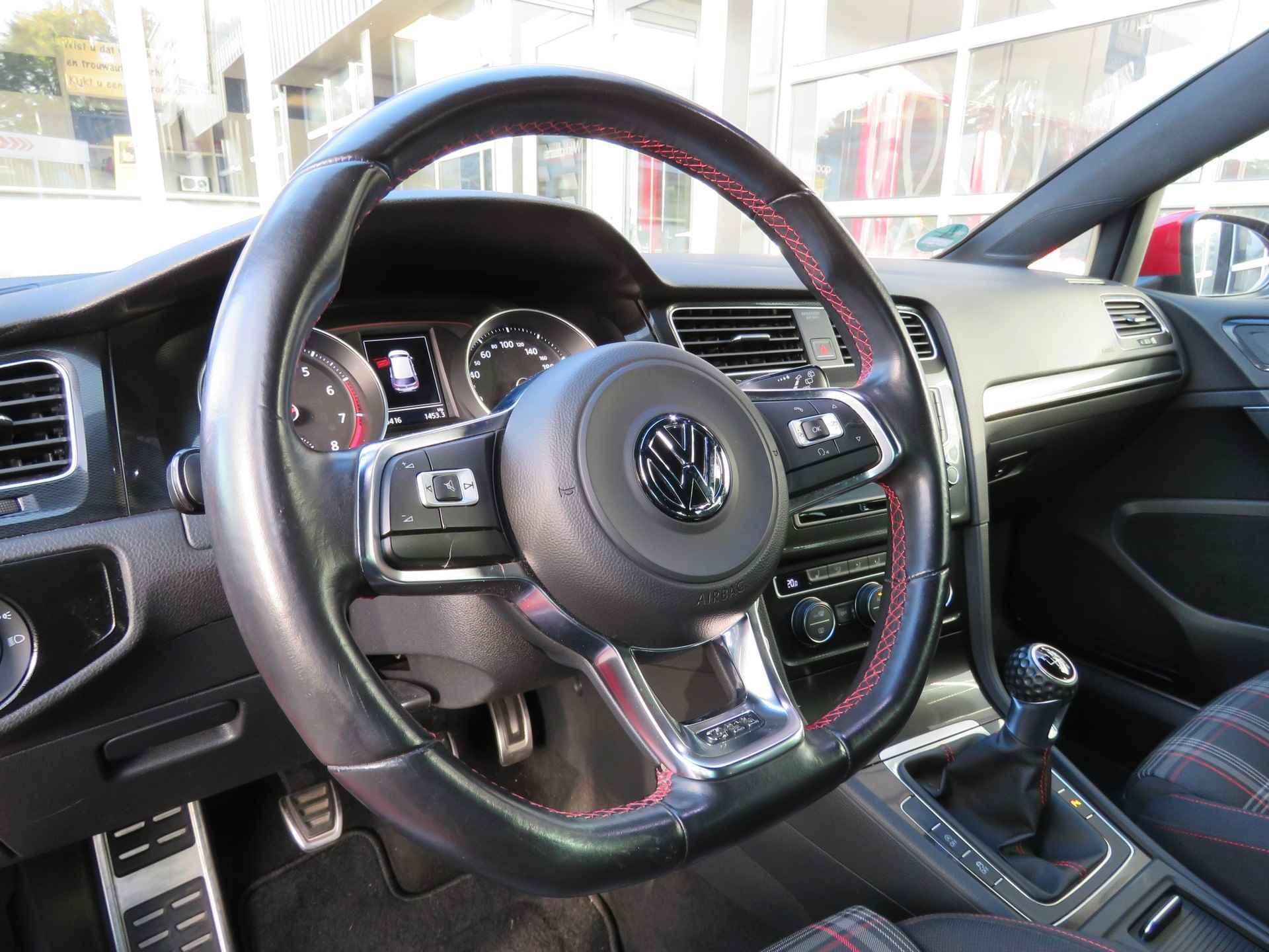 Volkswagen Golf 2.0 TSI GTI 220PK / 18Inch / Xenon / Stoelverw. / - 5/42