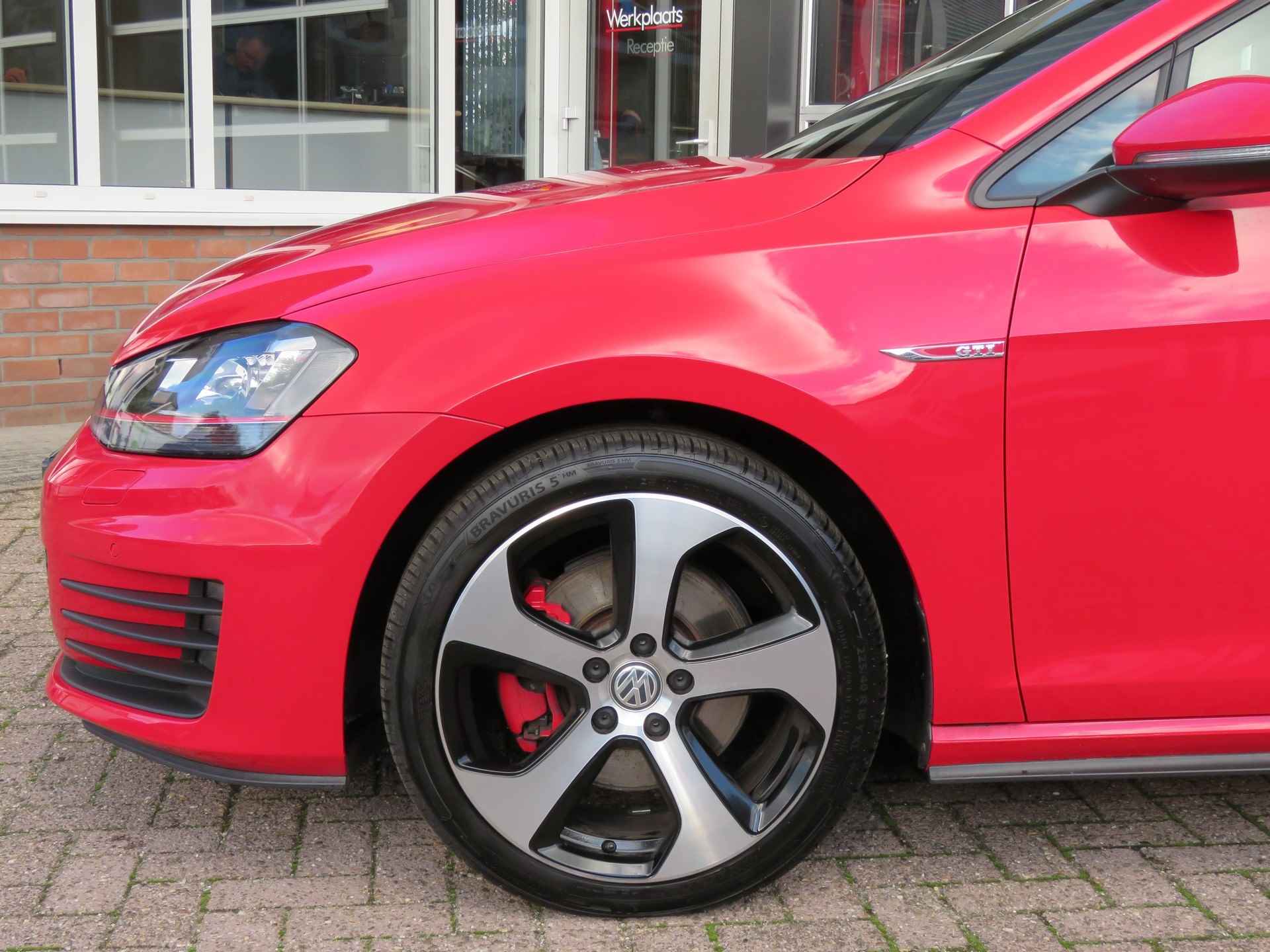 Volkswagen Golf 2.0 TSI GTI 220PK / 18Inch / Xenon / Stoelverw. / - 10/42