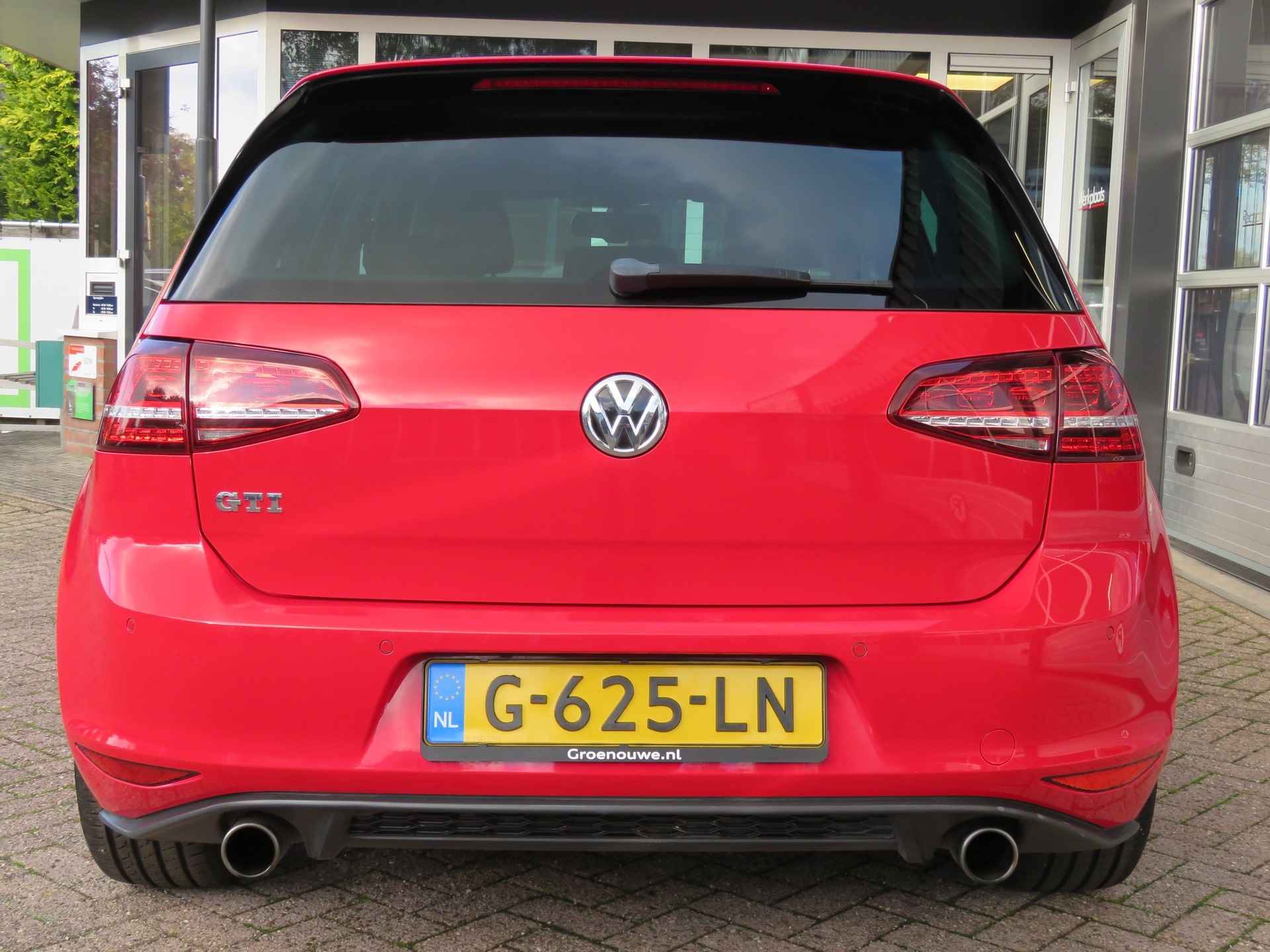 Volkswagen Golf 2.0 TSI GTI 220PK / 18Inch / Xenon / Stoelverw. / - 18/42