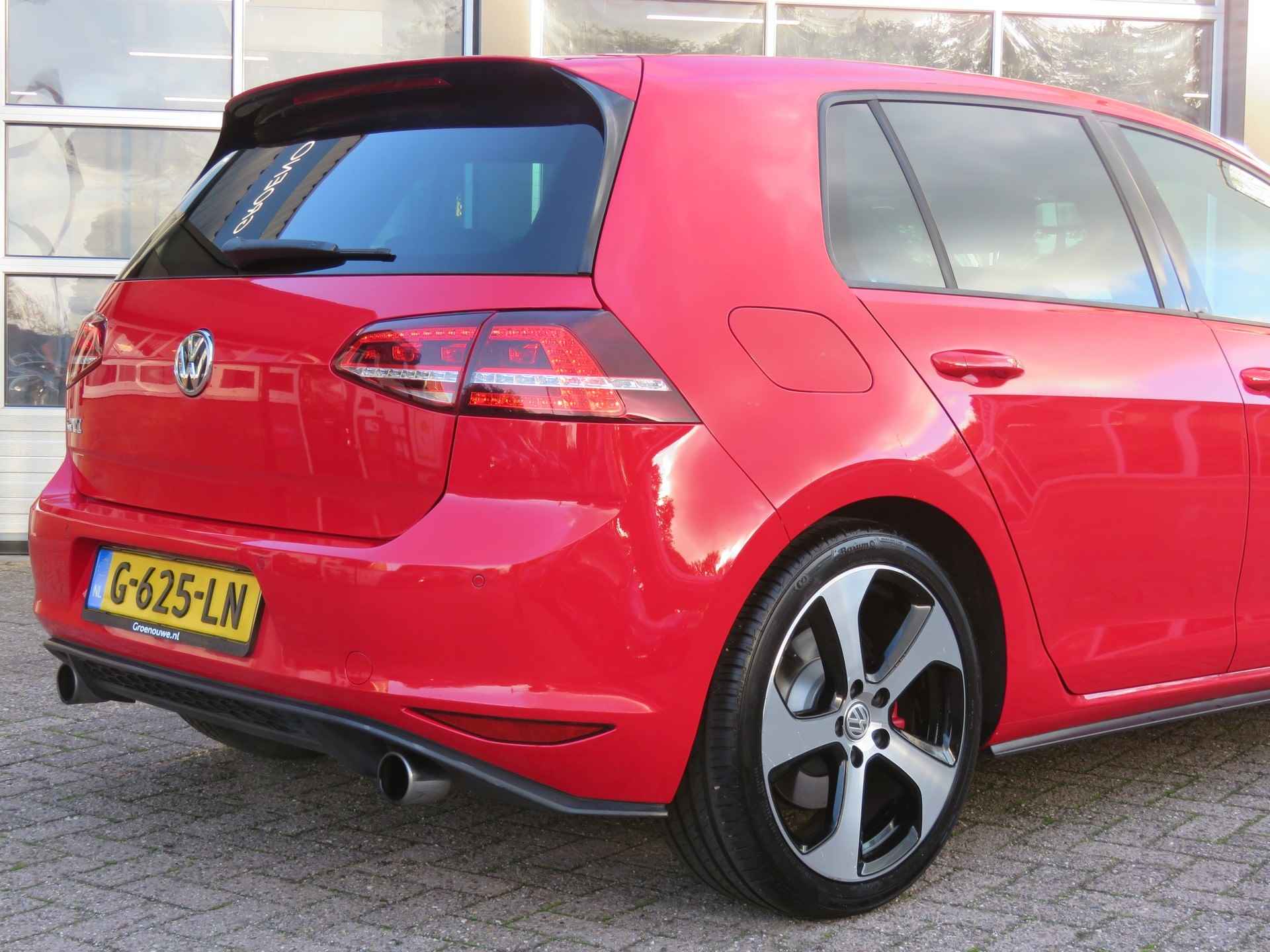 Volkswagen Golf 2.0 TSI GTI 220PK / 18Inch / Xenon / Stoelverw. / - 37/42