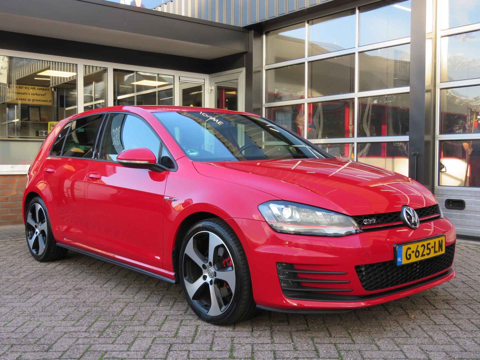 Volkswagen Golf 2.0 TSI GTI 220PK / 18Inch / Xenon / Stoelverw. / - 38/42