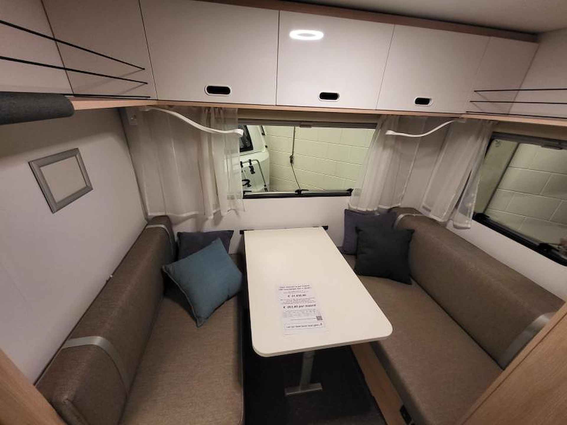 Adria Aviva 472 LU met mover en voortent - 8/18