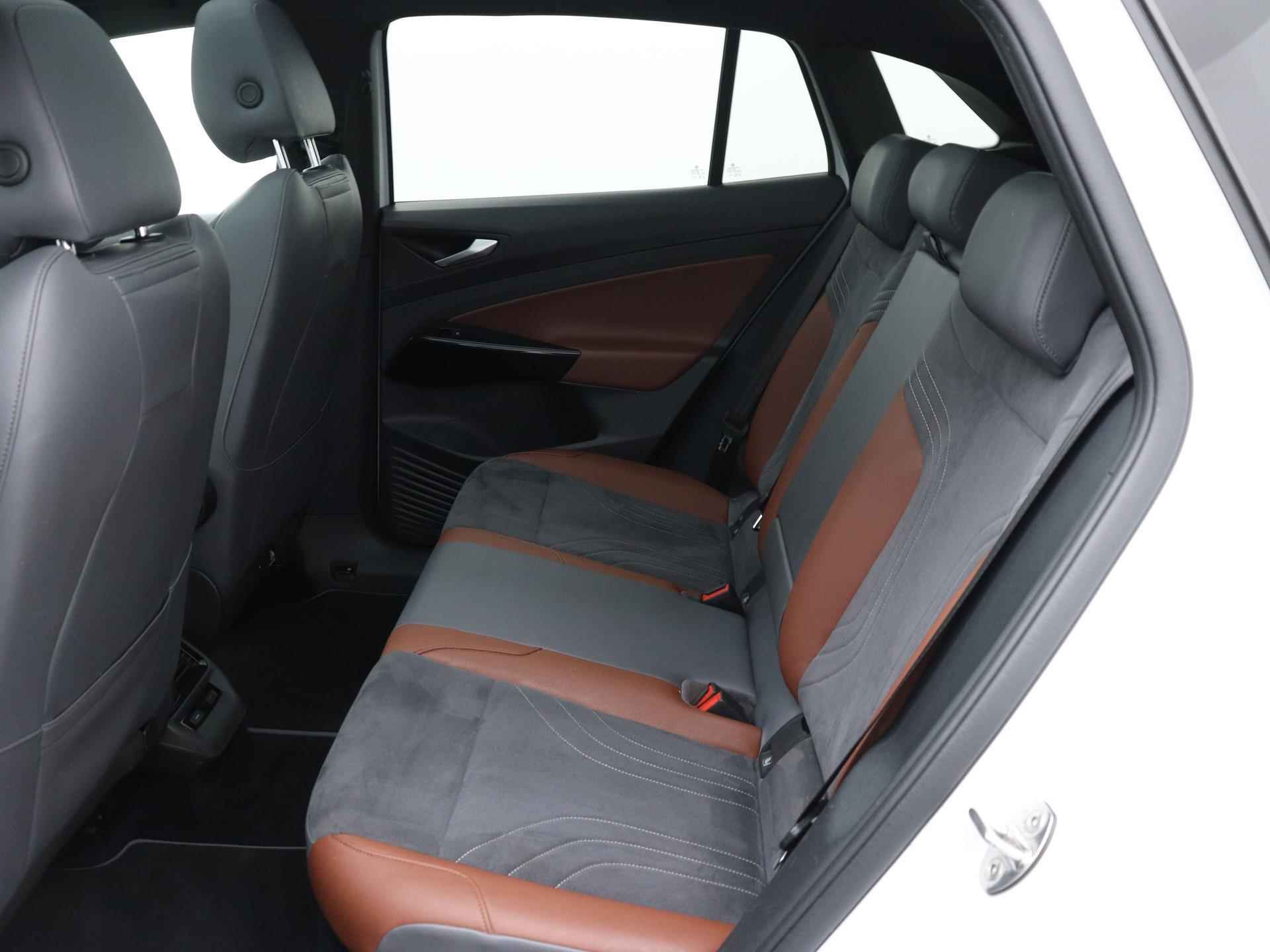 Volkswagen ID.4 First Max 77 kWh 204PK | Memory stoelen met massage | Panoramadak | 360 camera | IQ Light | Navigatie | 21 inch velgen - 7/27
