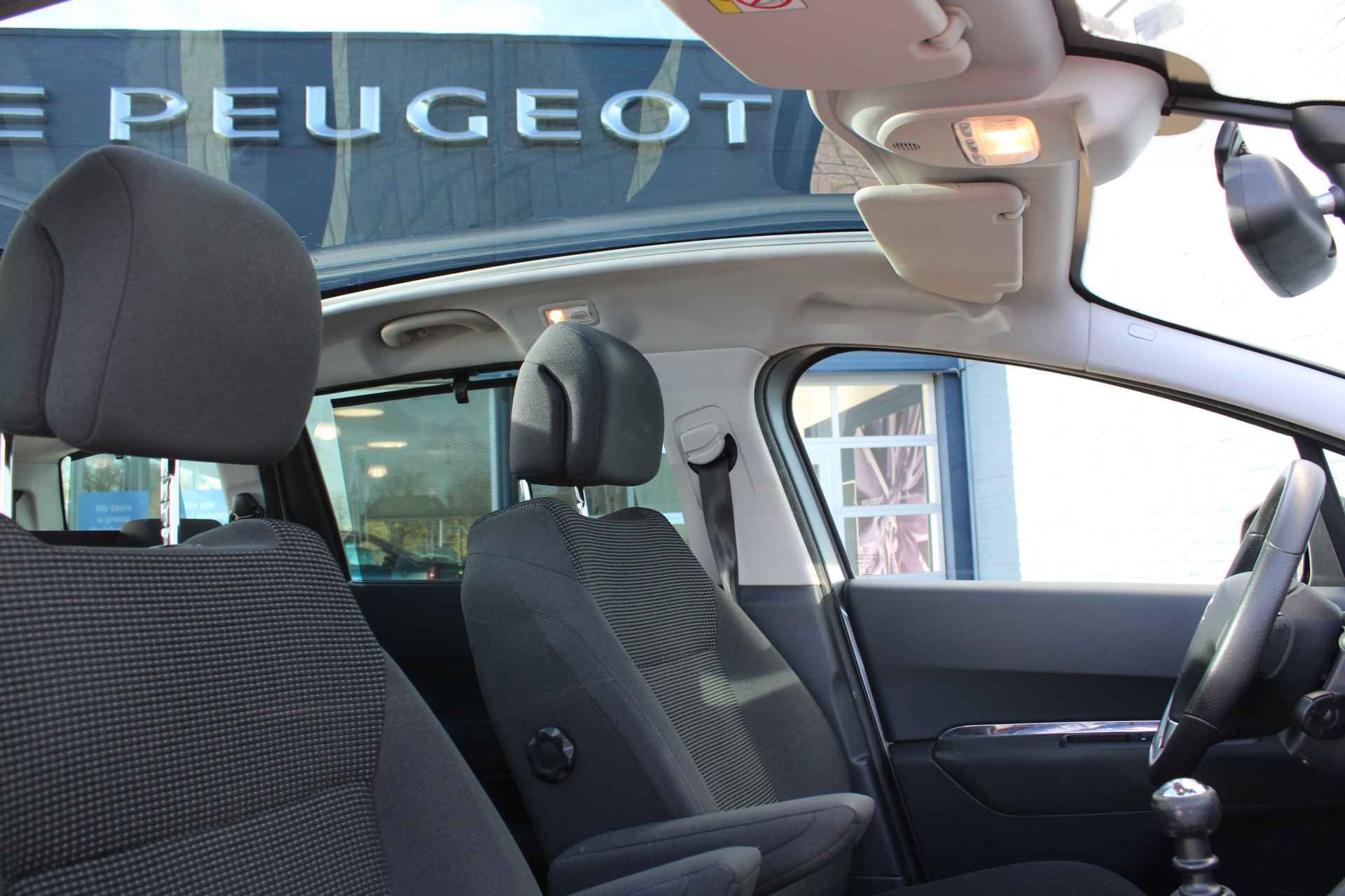 Peugeot 5008 1.2 PureTech 130pk Style 7p | Navigatie | Panoramadak | 1e Eigenaar | Camera | Trekhaak | - 5/30