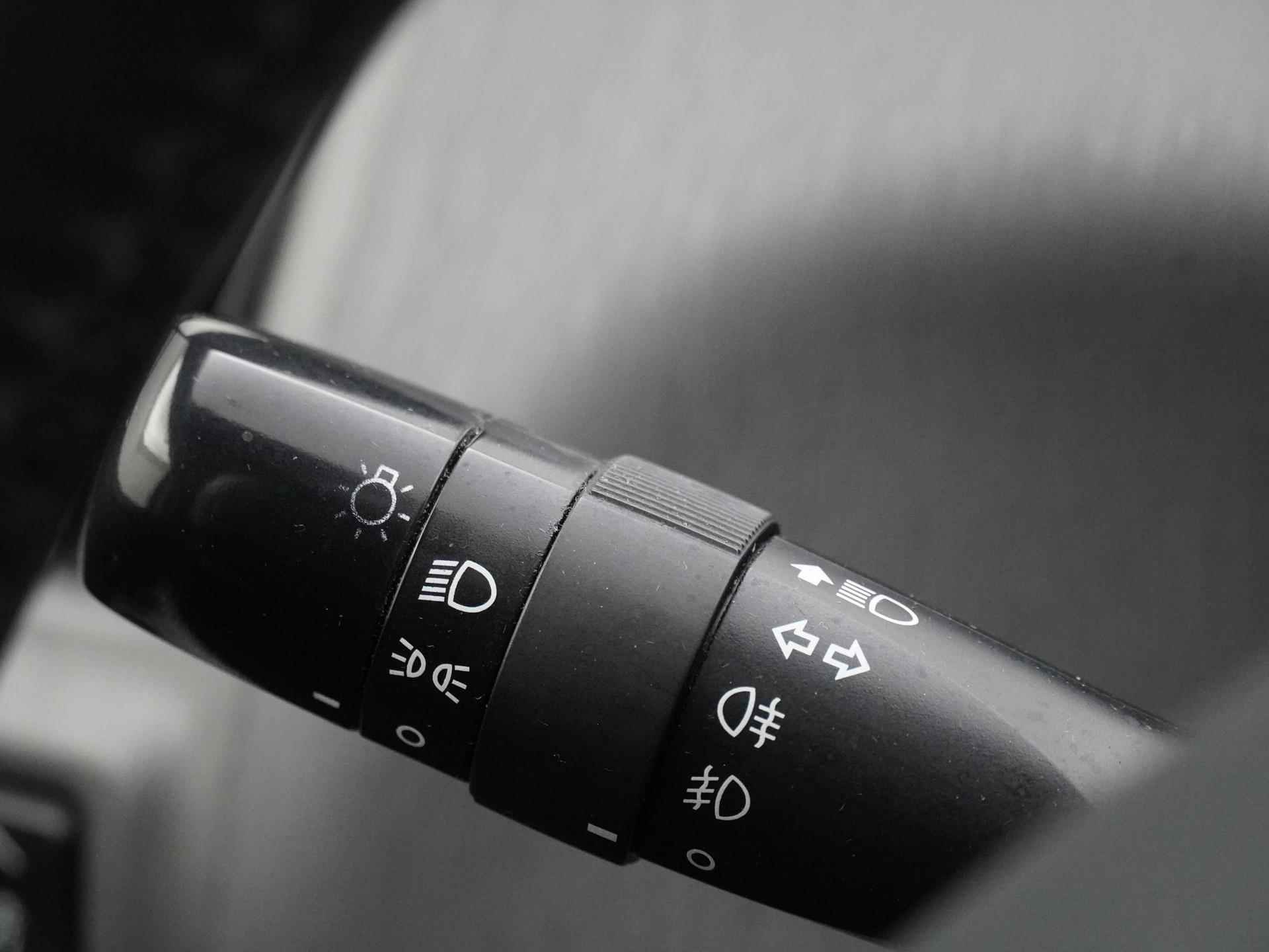 Toyota Prius Wagon 1.8 Aspiration Limited | Panoramadak | Headupdisplay | Fullmap navigatie | Trekhaak | - 16/34