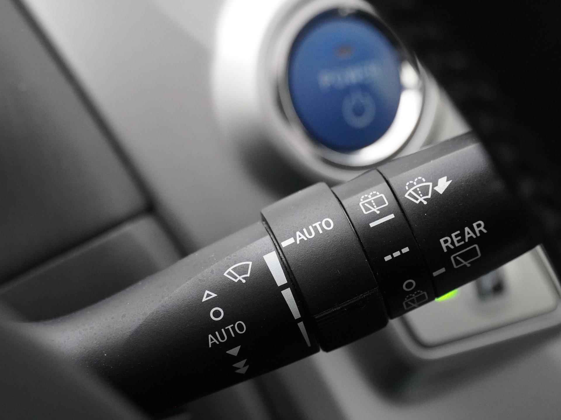 Toyota Prius Wagon 1.8 Aspiration Limited | Panoramadak | Headupdisplay | Fullmap navigatie | Trekhaak | - 17/34
