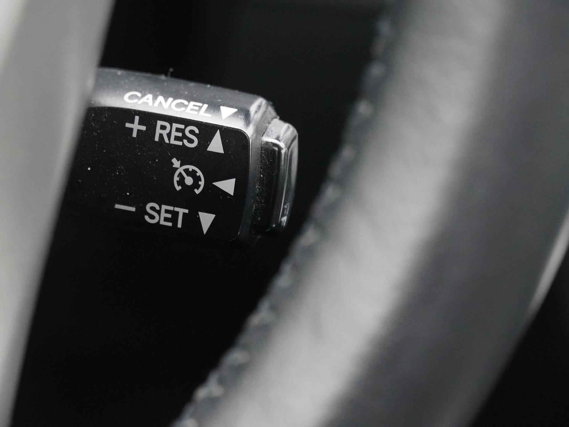 Toyota Prius Wagon 1.8 Aspiration Limited | Panoramadak | Headupdisplay | Fullmap navigatie | Trekhaak | - 20/34