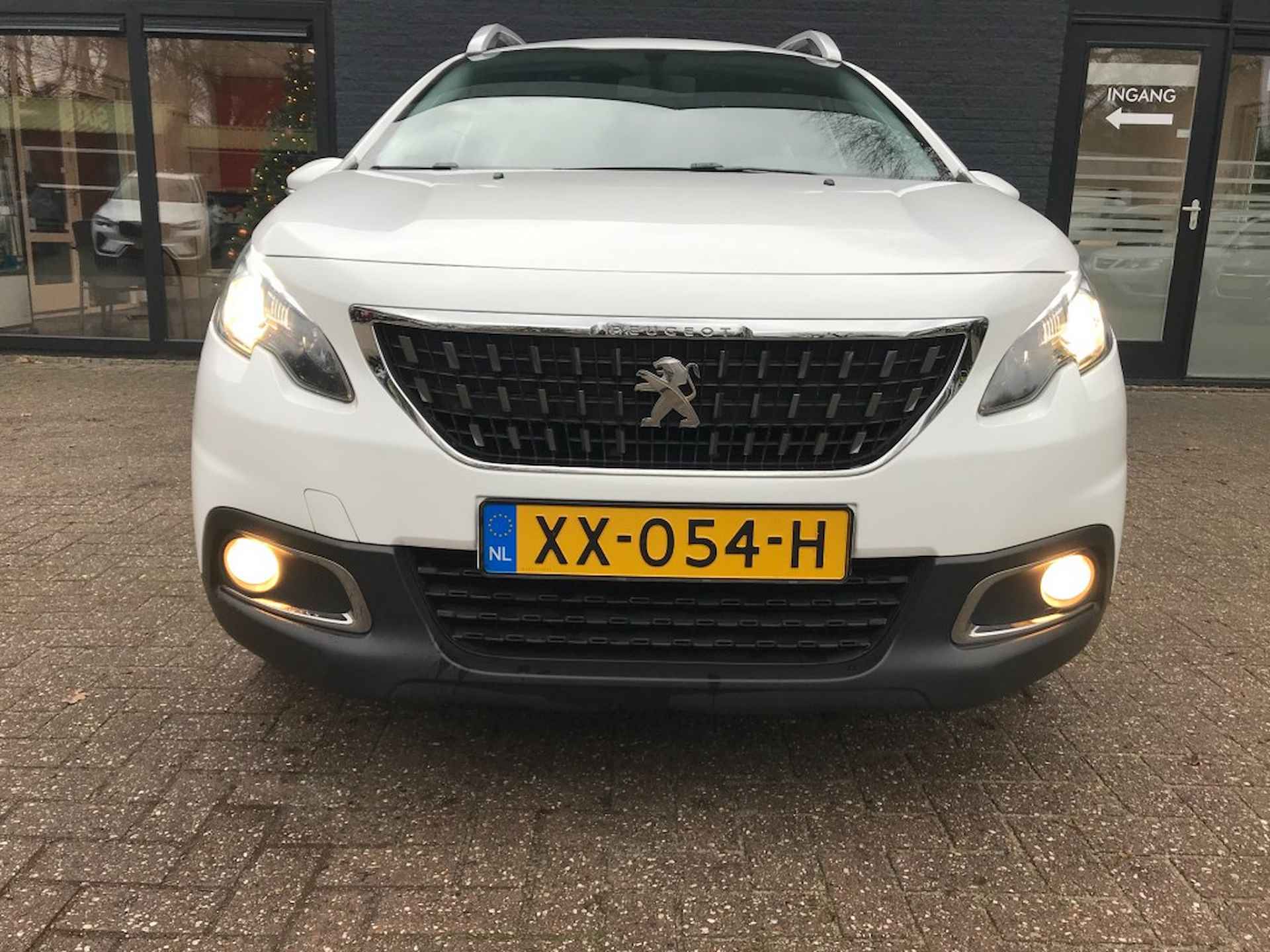 PEUGEOT 2008 1.2 **110pk/trekhaak/automaat** - 4/23