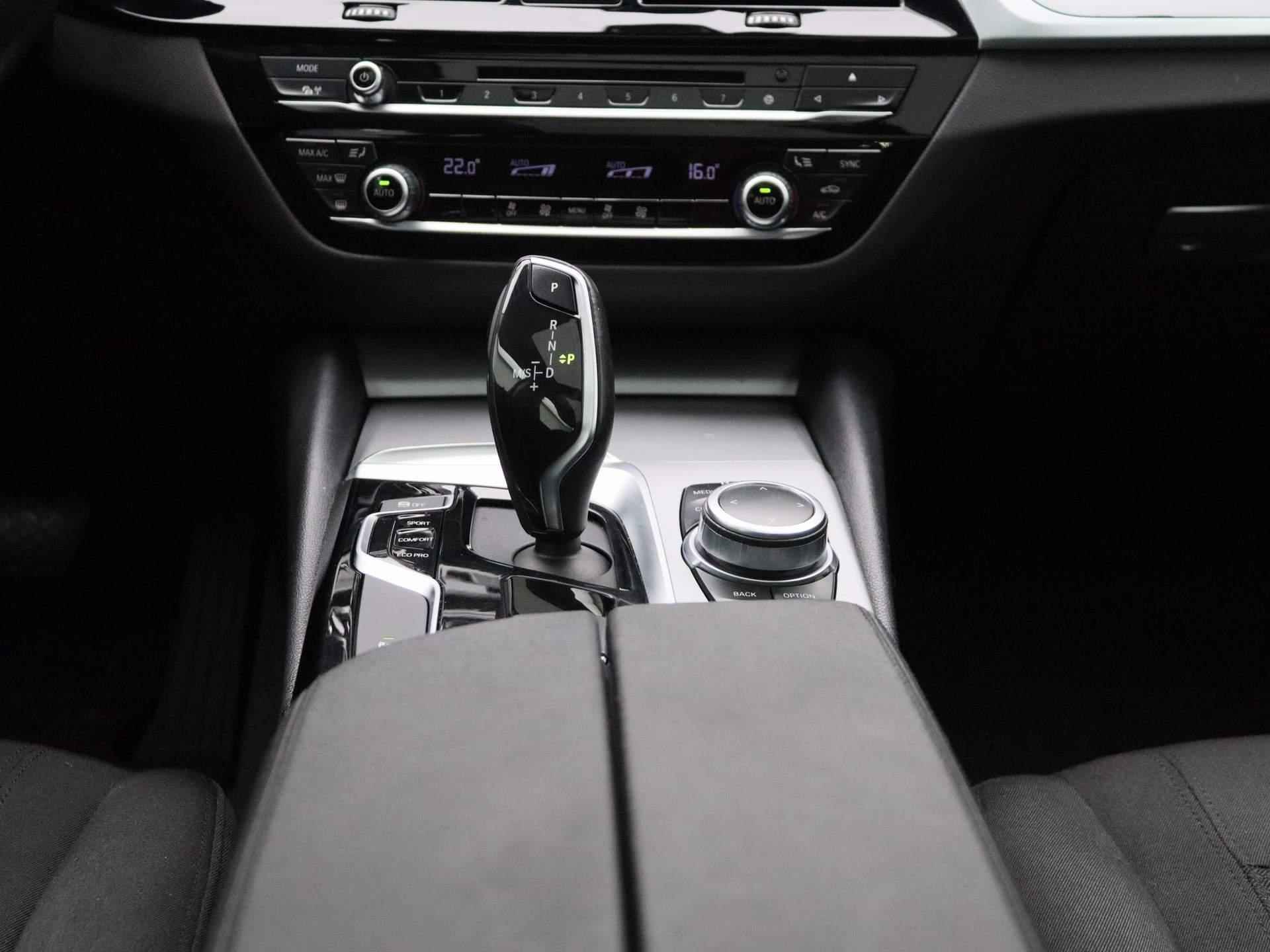 BMW 5-serie Touring 520i Executive | MEMORY | PANORAMADAK | LED VERLICHITNG | KEYLESS START | NAVIGATIE | - 10/40