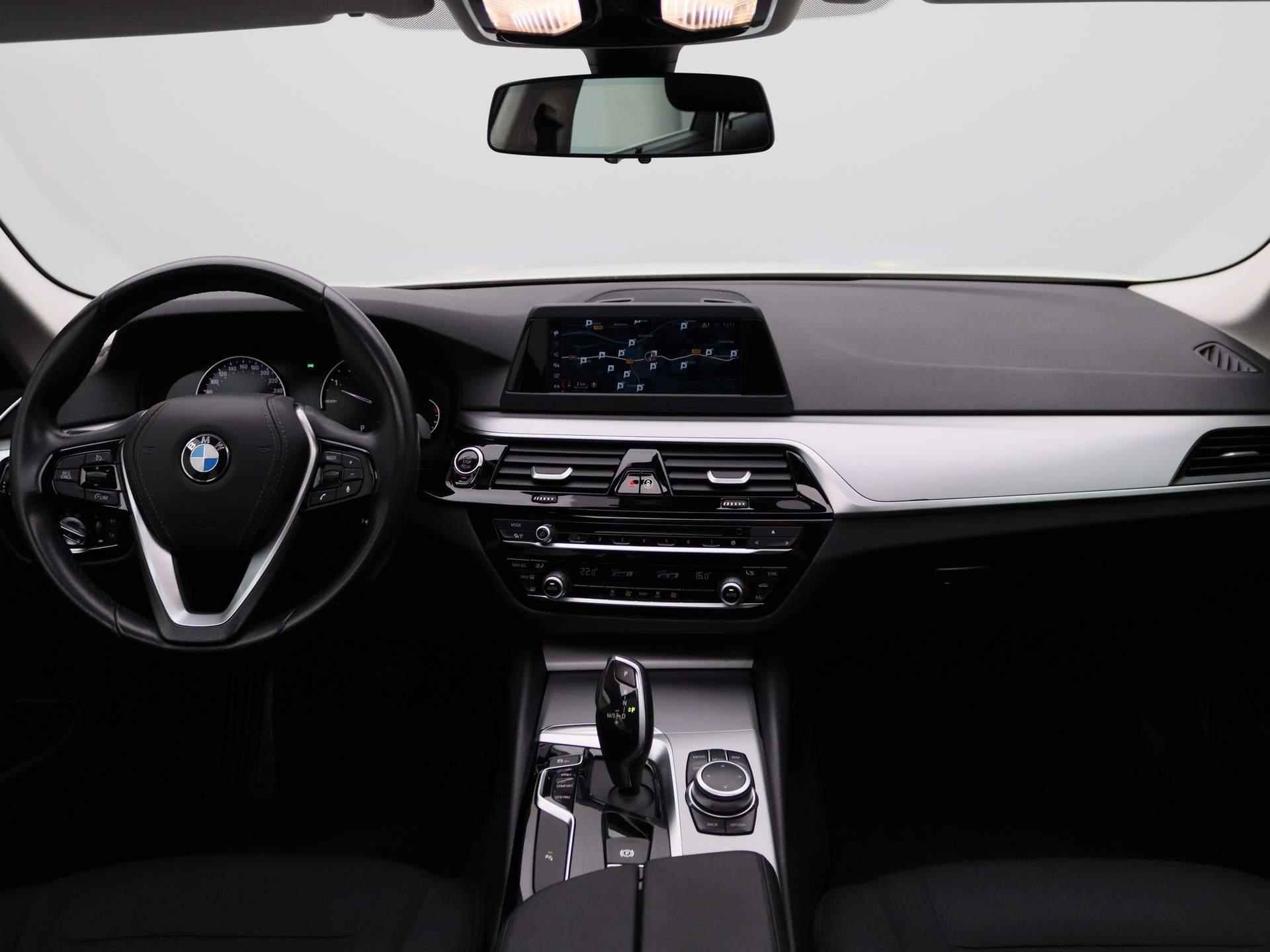 BMW 5-serie Touring 520i Executive | MEMORY | PANORAMADAK | LED VERLICHITNG | KEYLESS START | NAVIGATIE | - 35/40