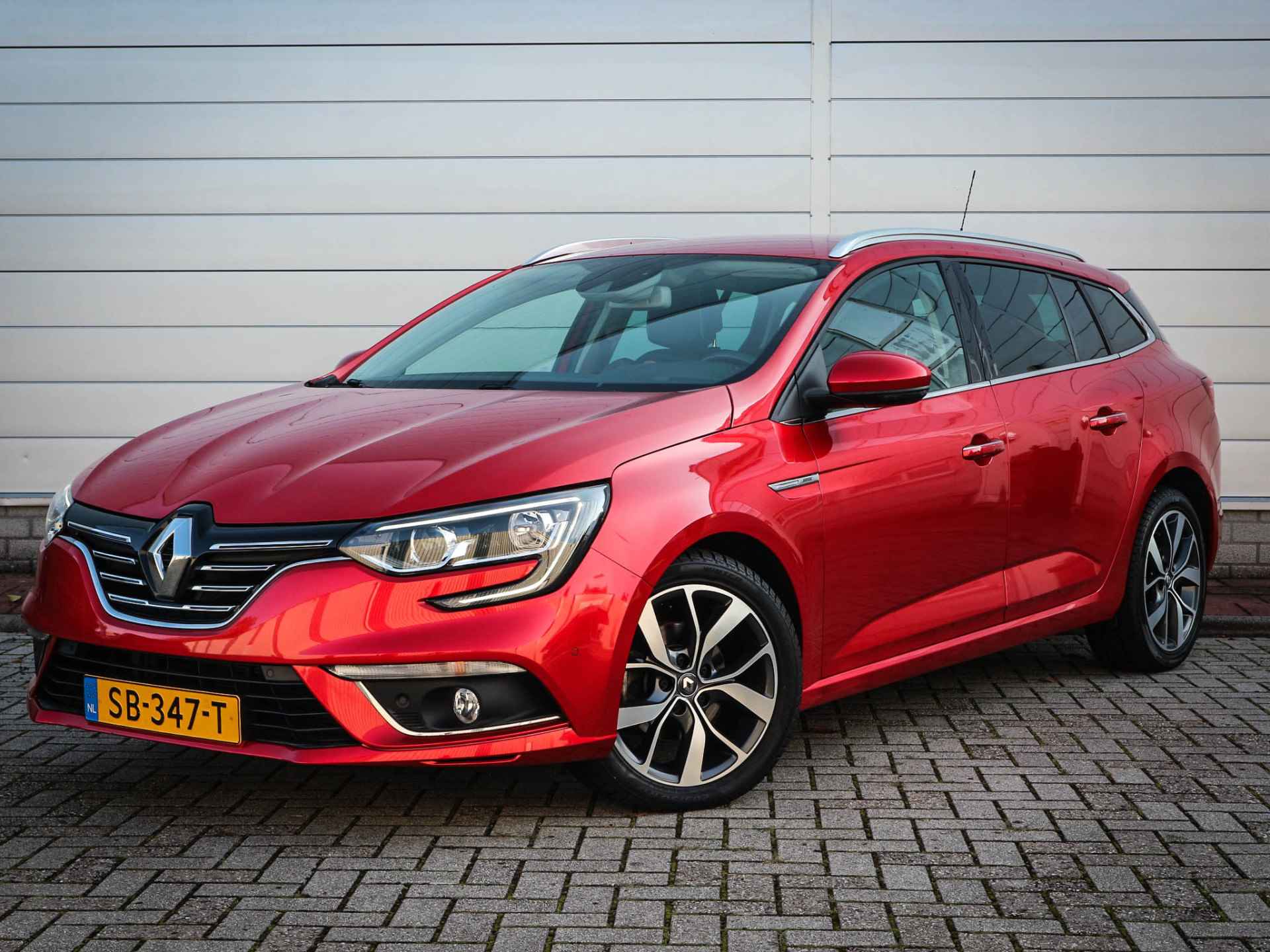 Renault Mégane Estate 1.5 dCi Bose | Clima | Cruise | Navi | 360 graden Camera | Achteruitrijcamera |  17 Inch | Massagestoel | - 9/55