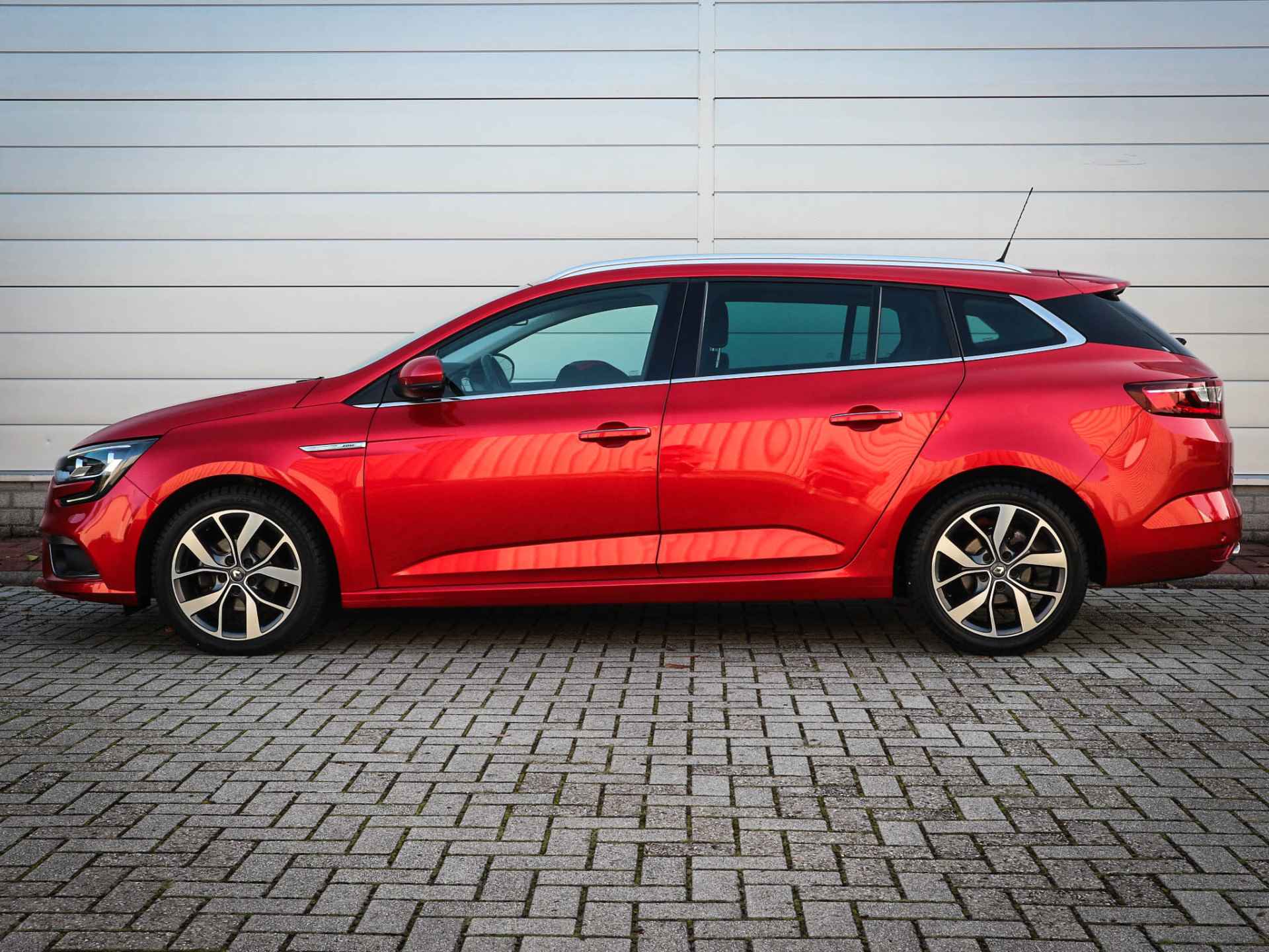 Renault Mégane Estate 1.5 dCi Bose | Clima | Cruise | Navi | 360 graden Camera | Achteruitrijcamera |  17 Inch | Massagestoel | - 10/55