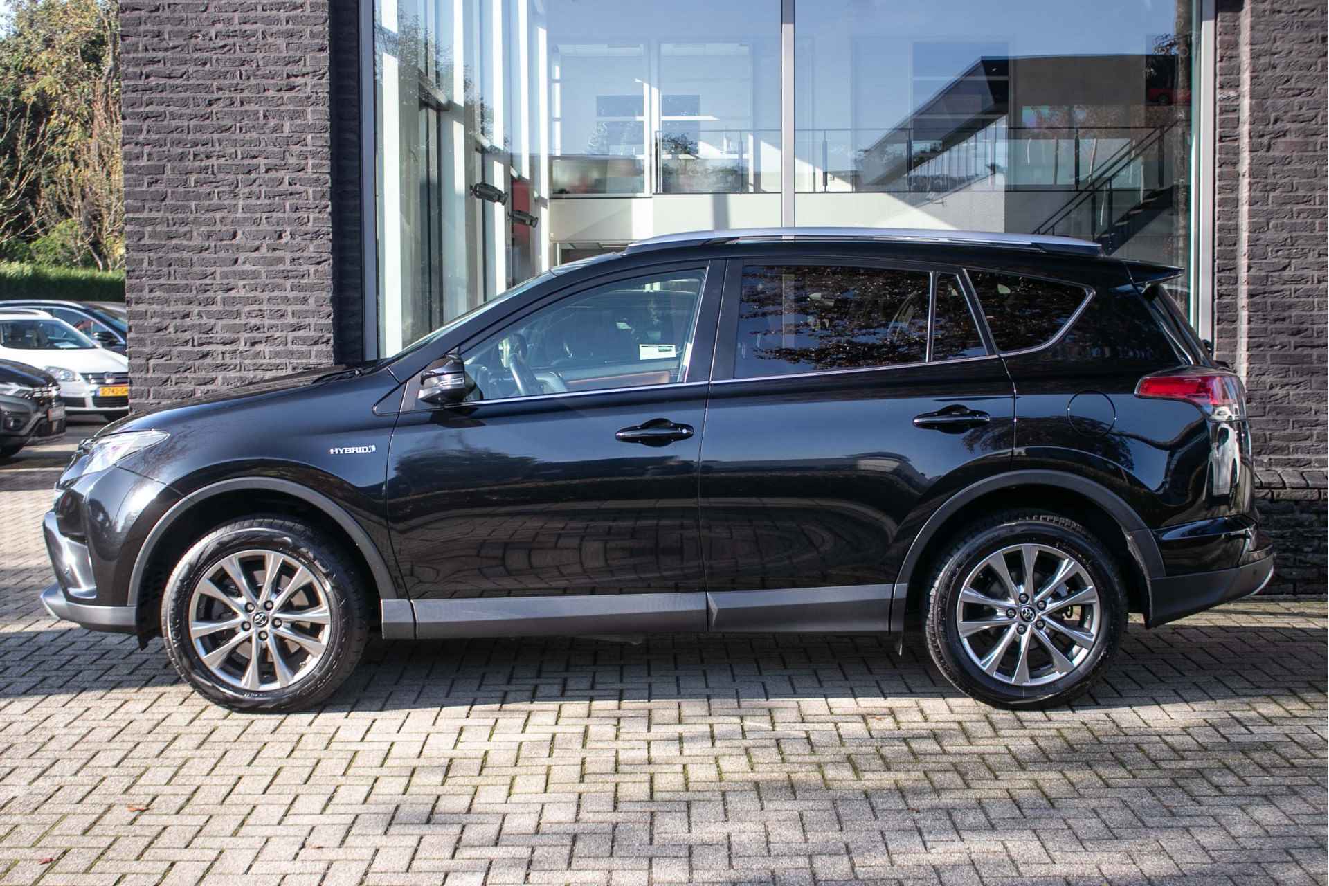 Toyota RAV4 2.5 Hybrid AWD Executive Business - All-in rijklrprs | Trekhaak | Schuifdak | vol leder - 2/45