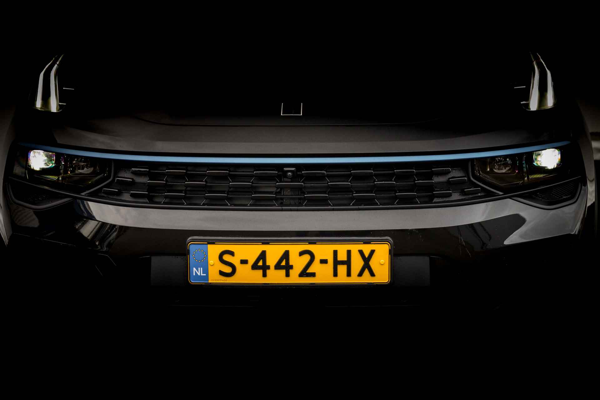 Lynk & Co 01 1.5 Plug-in Hybrid 262 Pk I Nw  Modeljaar I Panoramadak I 75 km Elektrisch I 360 Camera I Infinity Audio I Full Map Navi I Carplay I 20 inch. LMV l 1e eigenaar - 66/68